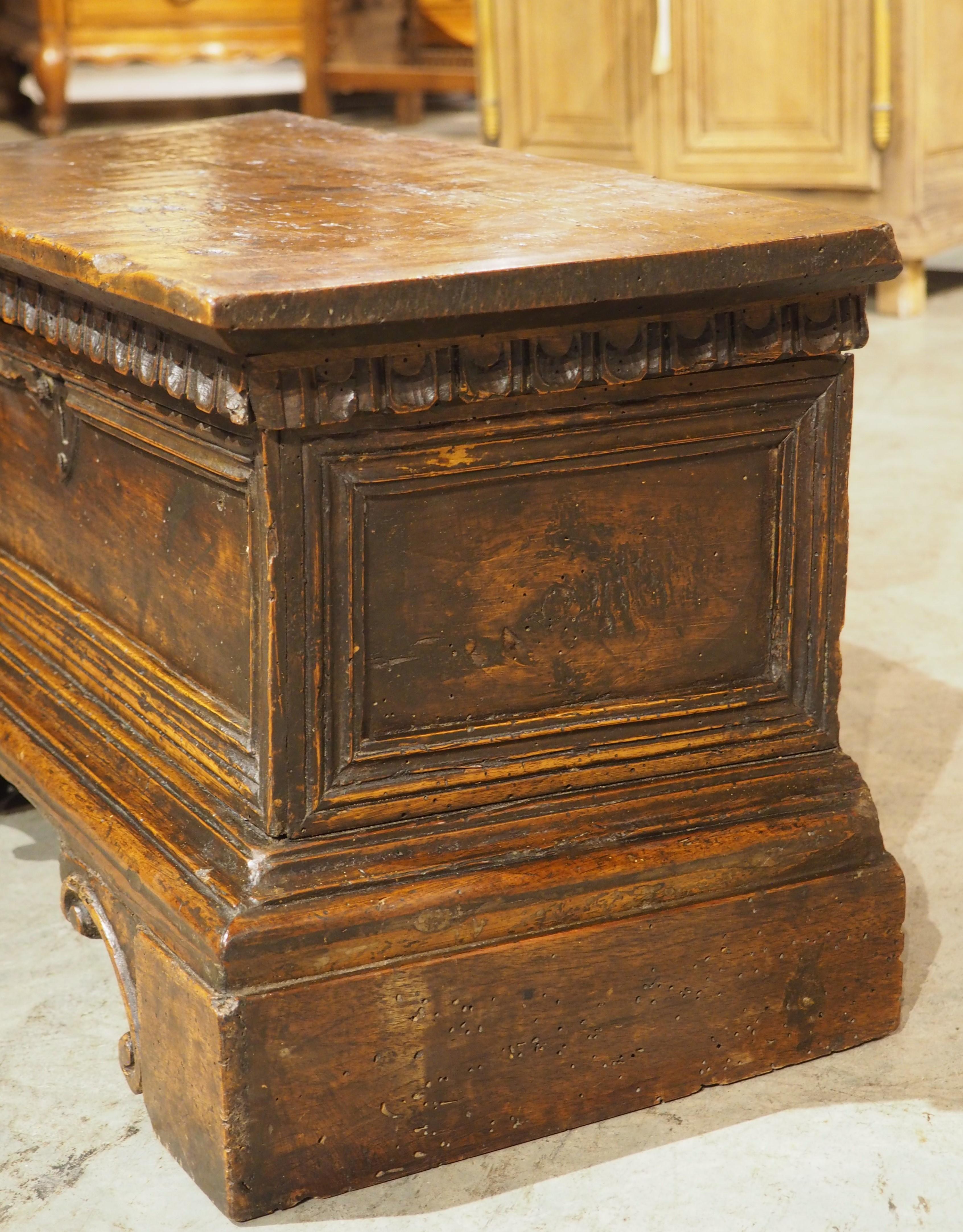 Small 17th Century Italian Carved Walnut Wood Cassone For Sale 3