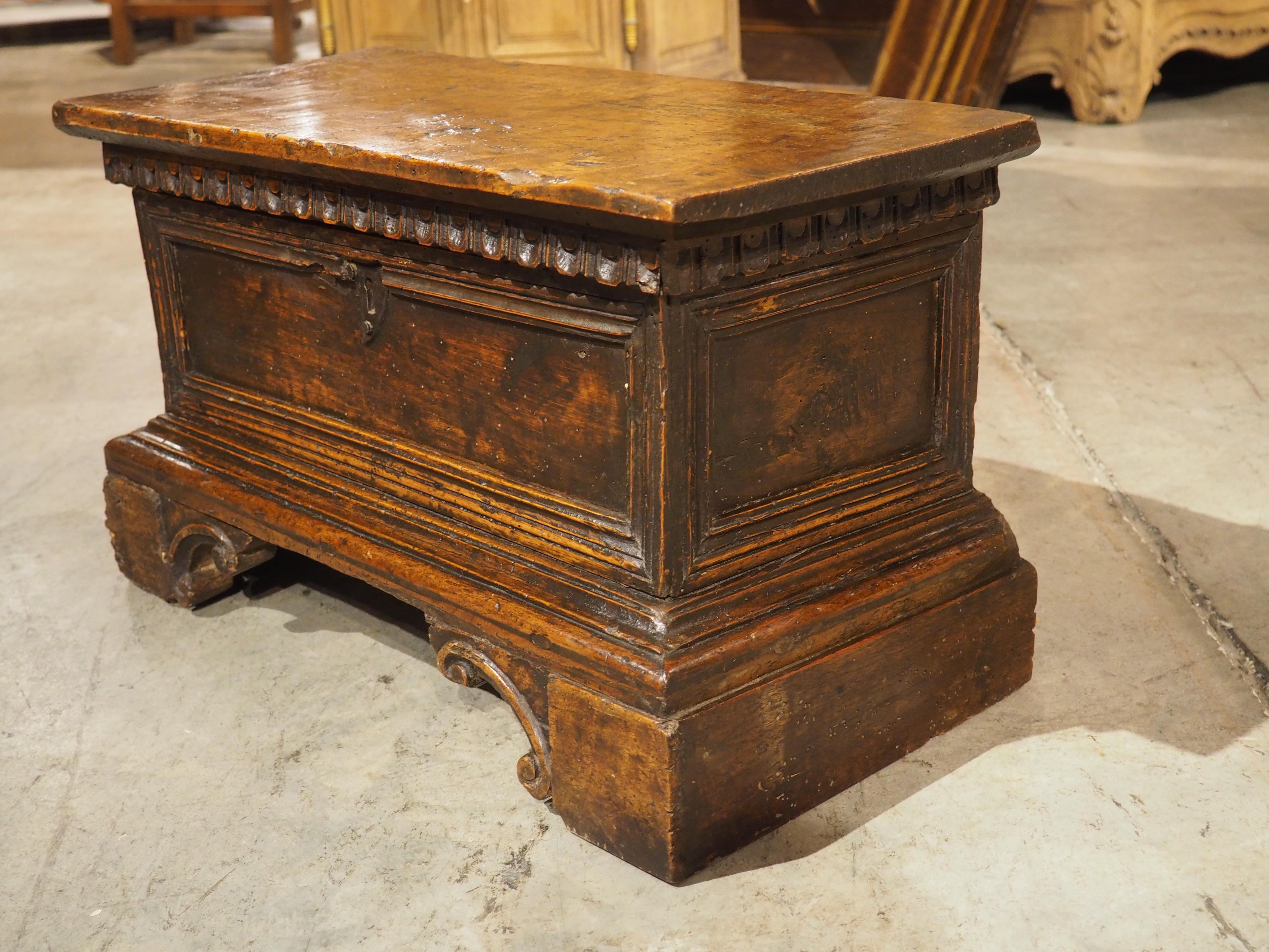 Small 17th Century Italian Carved Walnut Wood Cassone For Sale 4