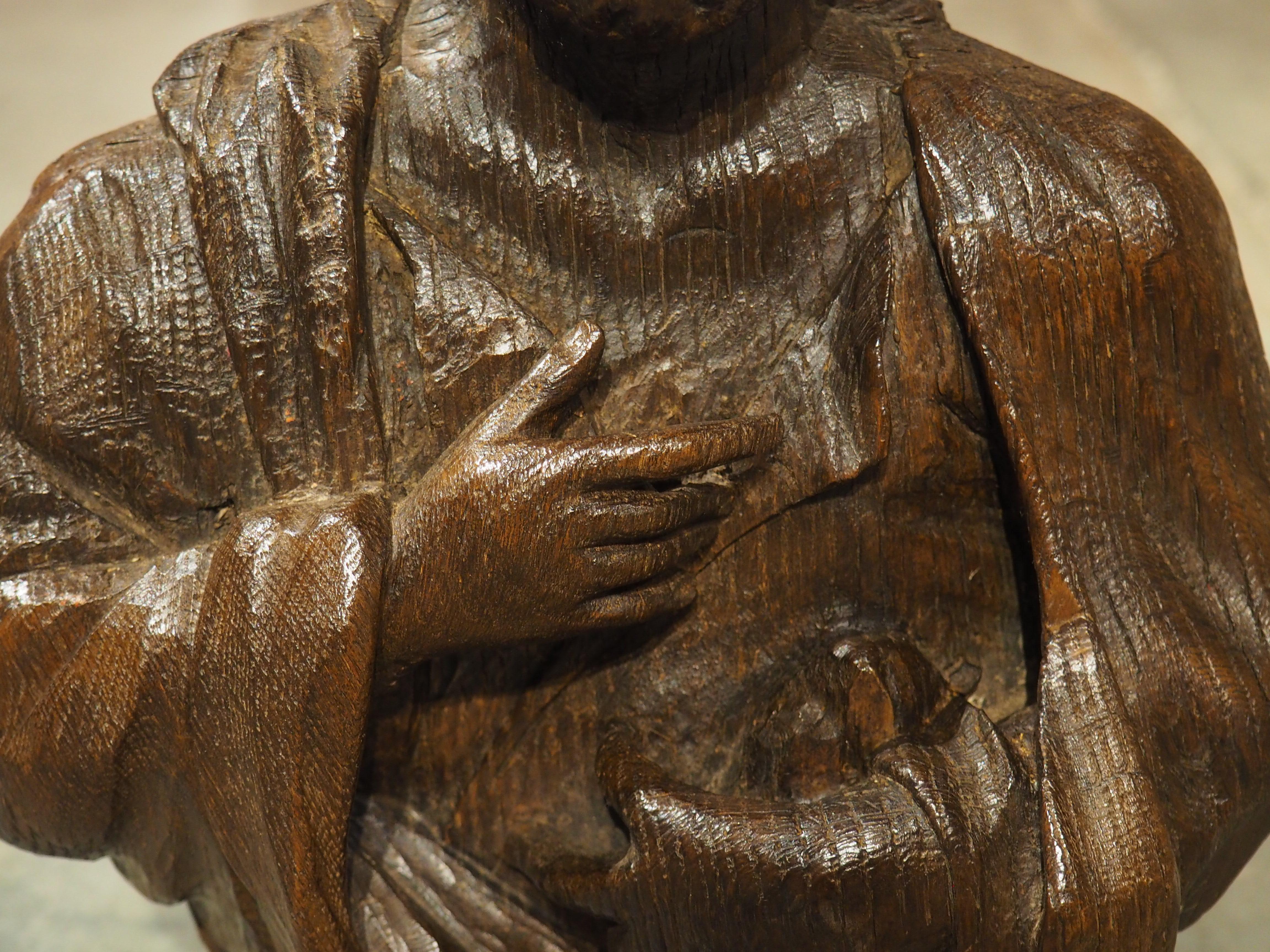 Fino al XVIII secolo Piccolo busto intagliato in Oak del XVII secolo proveniente dalla Francia in vendita