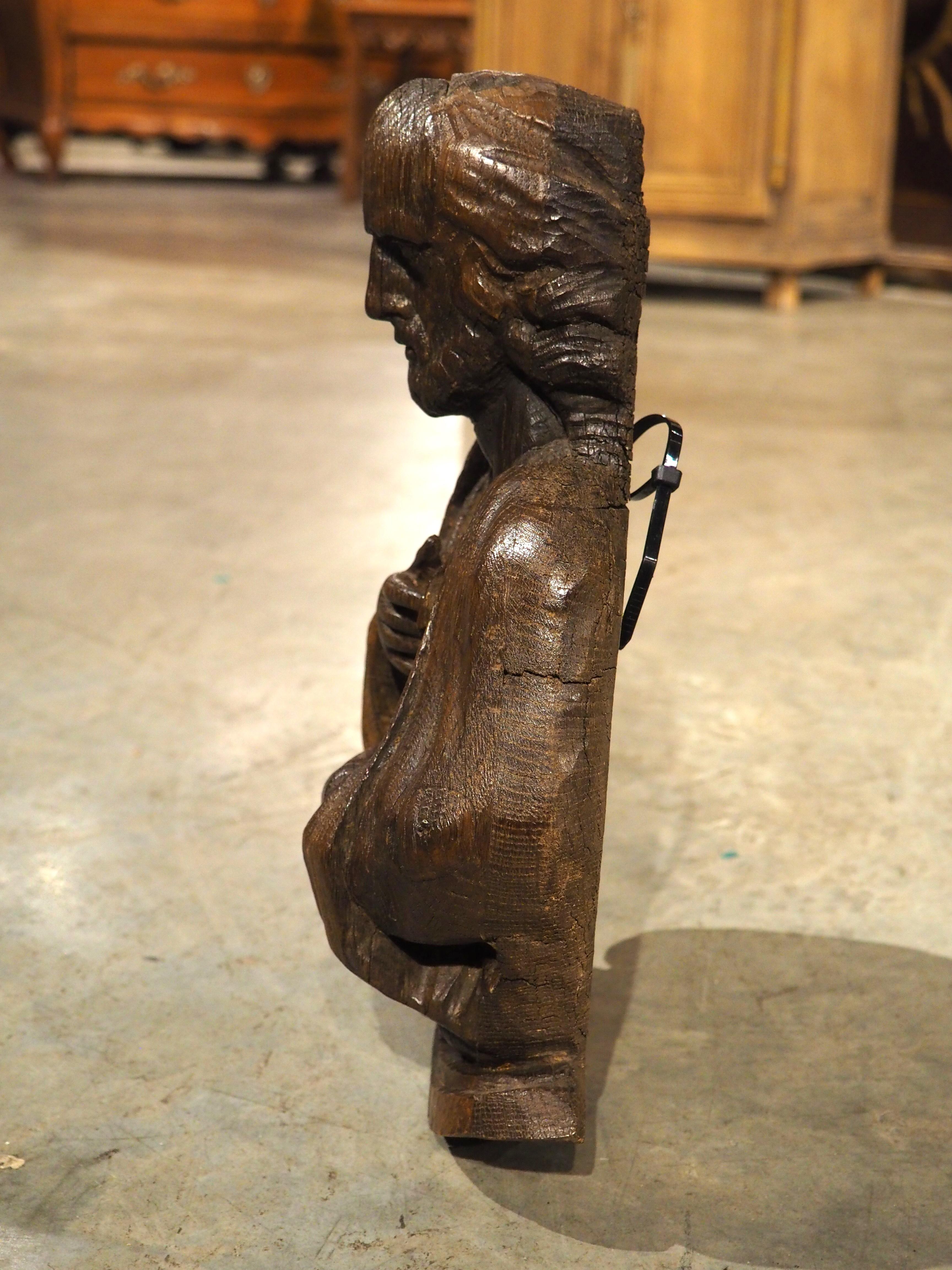Piccolo busto intagliato in Oak del XVII secolo proveniente dalla Francia in vendita 2