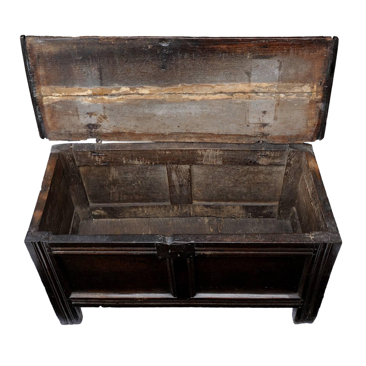 English Small 17th Century Oak Coffer, circa 1680 For Sale