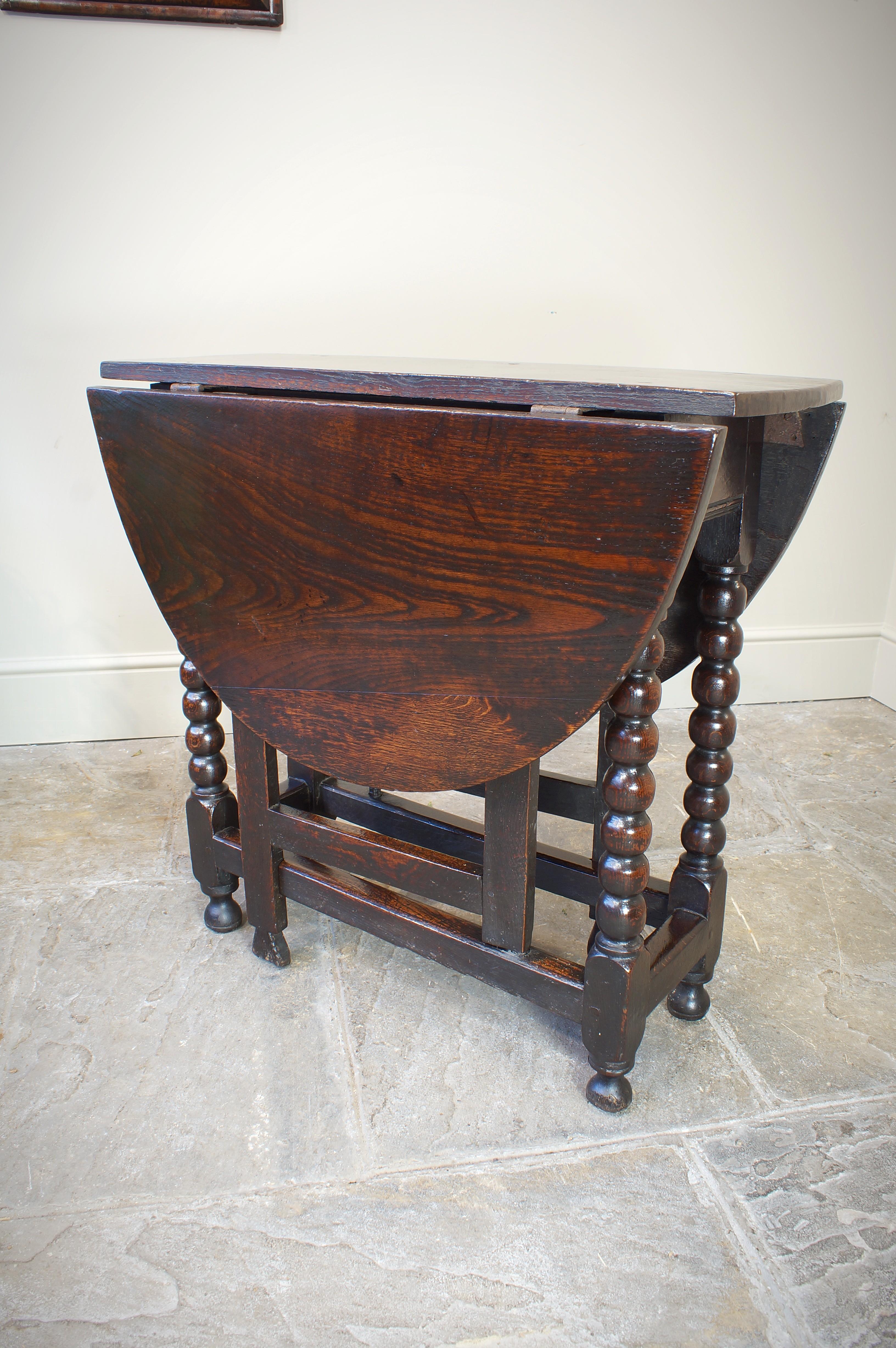 Small 17th Century Oak Gateleg Table. For Sale 3