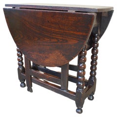 Petite table à abattant en Oak du 17ème siècle.
