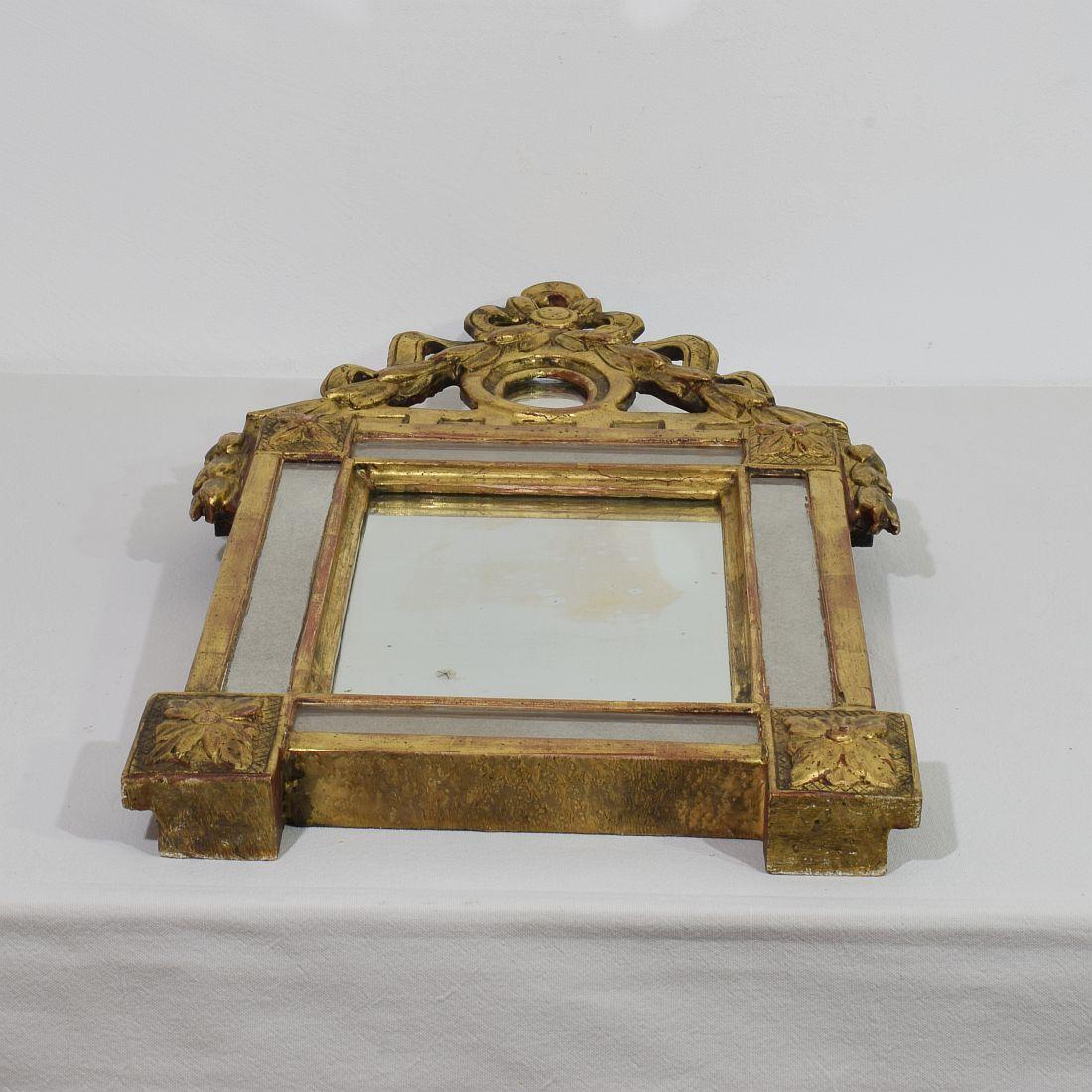 Kleiner französischer Giltwood-Spiegel im Louis-XVI-Stil aus dem 18/19. im Angebot 7