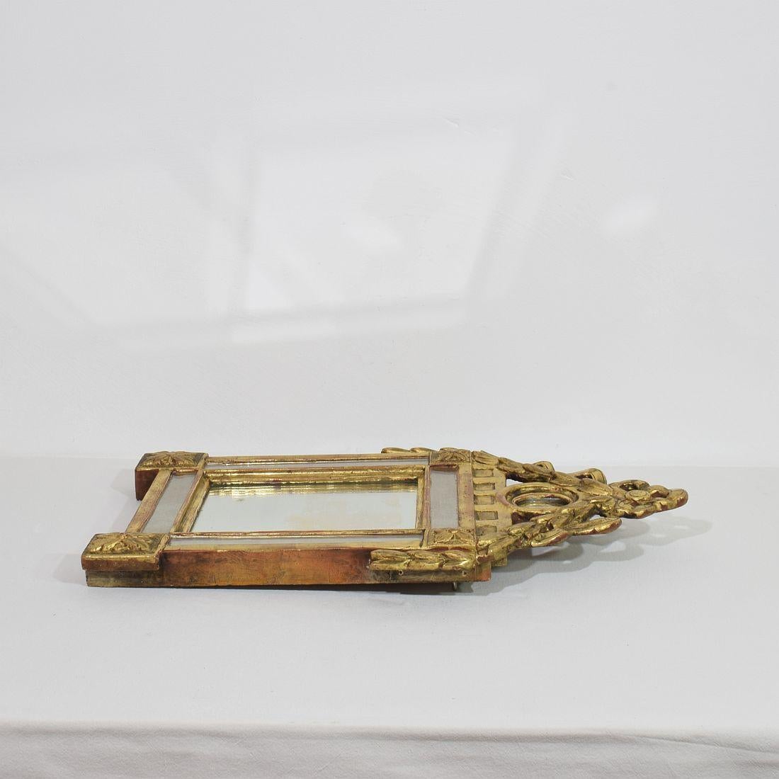 Kleiner französischer Giltwood-Spiegel im Louis-XVI-Stil aus dem 18/19. im Angebot 9