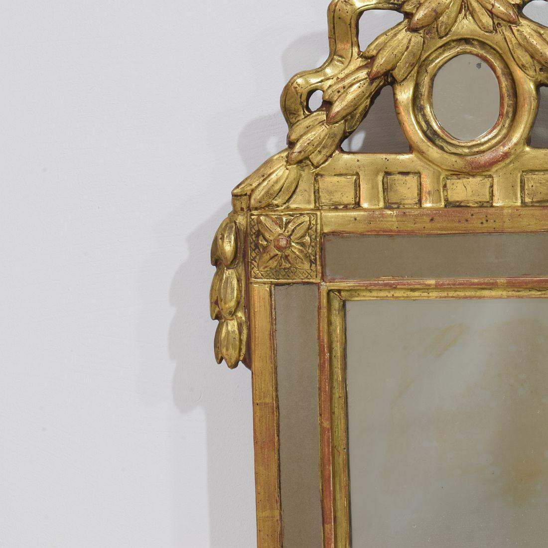 Kleiner französischer Giltwood-Spiegel im Louis-XVI-Stil aus dem 18/19. im Zustand „Gut“ im Angebot in Buisson, FR