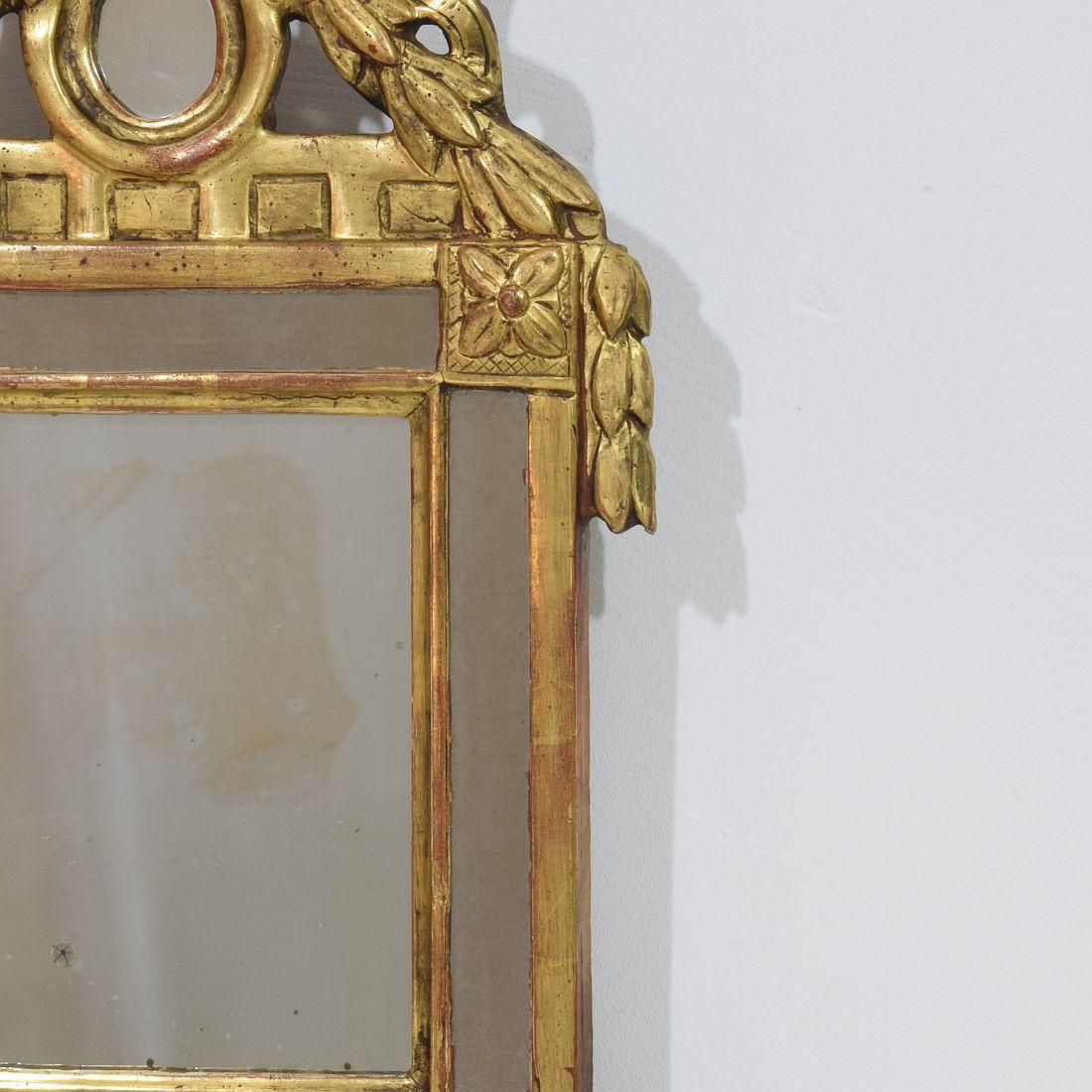 Kleiner französischer Giltwood-Spiegel im Louis-XVI-Stil aus dem 18/19. (19. Jahrhundert) im Angebot