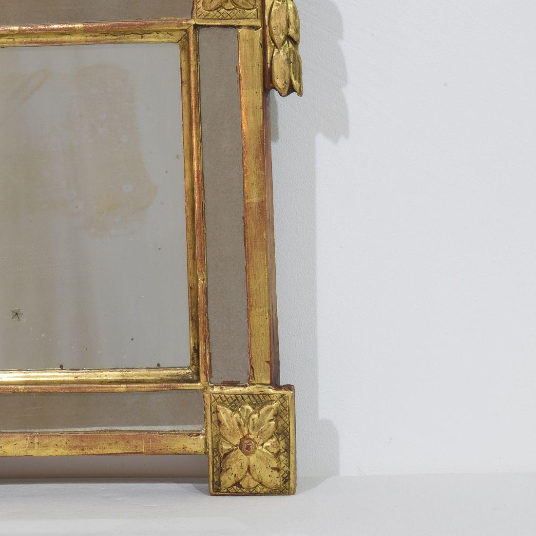 Kleiner französischer Giltwood-Spiegel im Louis-XVI-Stil aus dem 18/19. im Angebot 1