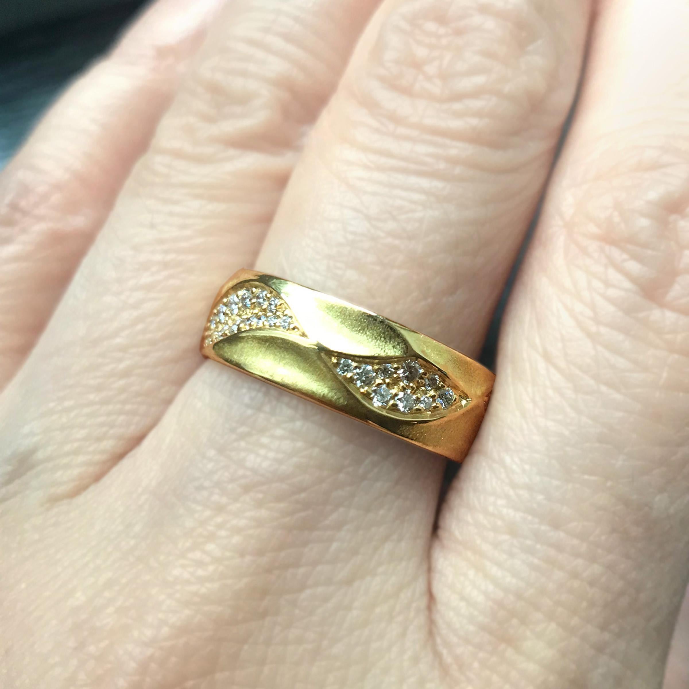 For Sale:  Small 18 Karat Yellow Gold Eternal Dune Band Ring with Diamonds from Keiko Mita 6
