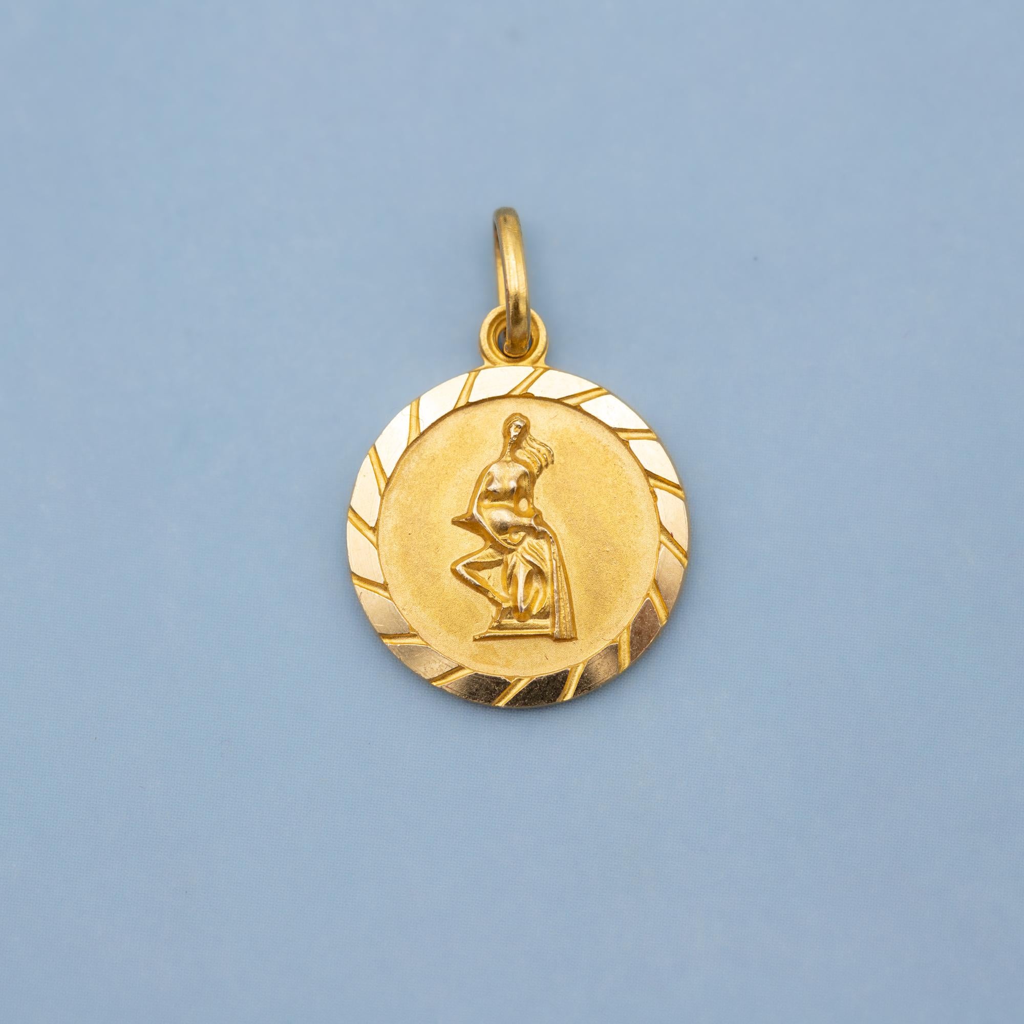 Small 18K Vintage zodiac charm - Aquarius - 18 karat solid yellow gold Star sign 5