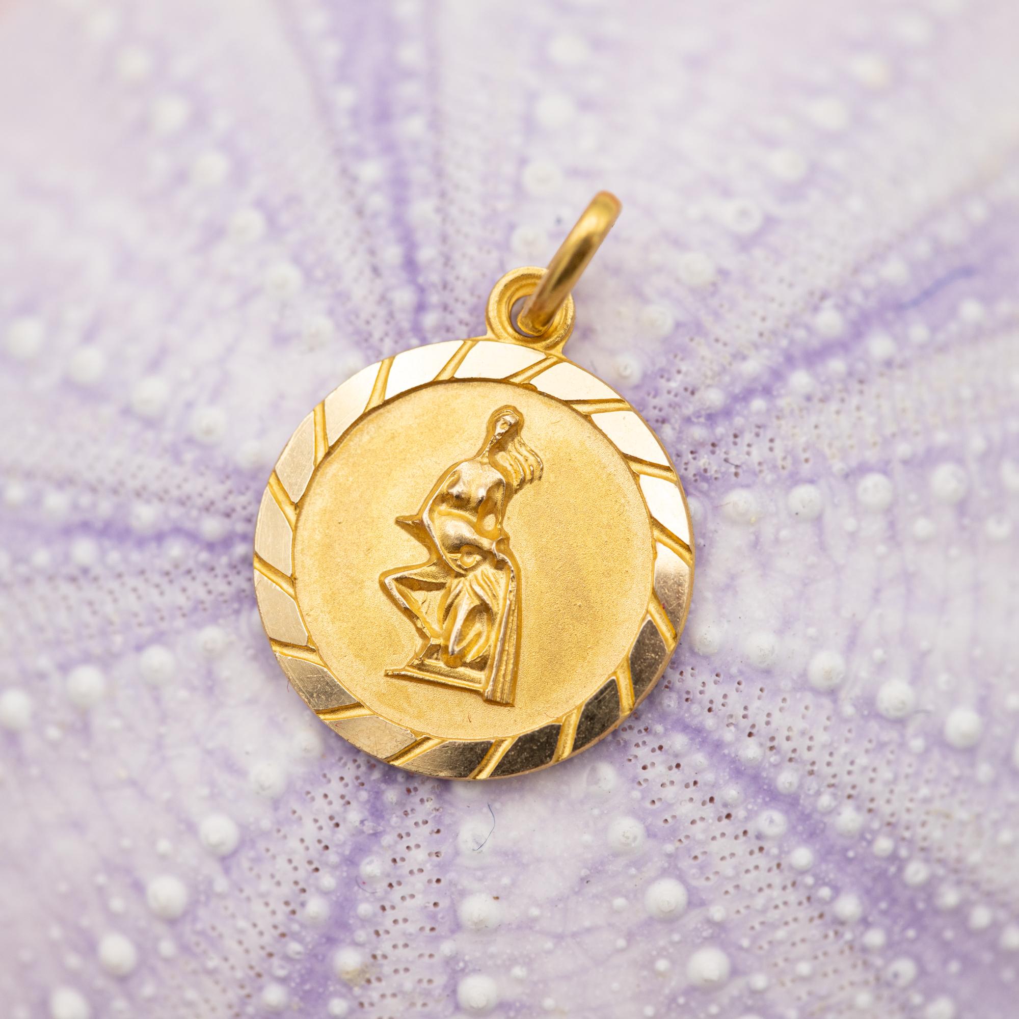 For sale is this vintage charm depicting an Aquarius, the eleventh astrological sign in the zodiac. This Constellation Star Sign Pendant is associated with the birth dates between 22 January and 21 February. This pretty charm is hallmarked with a