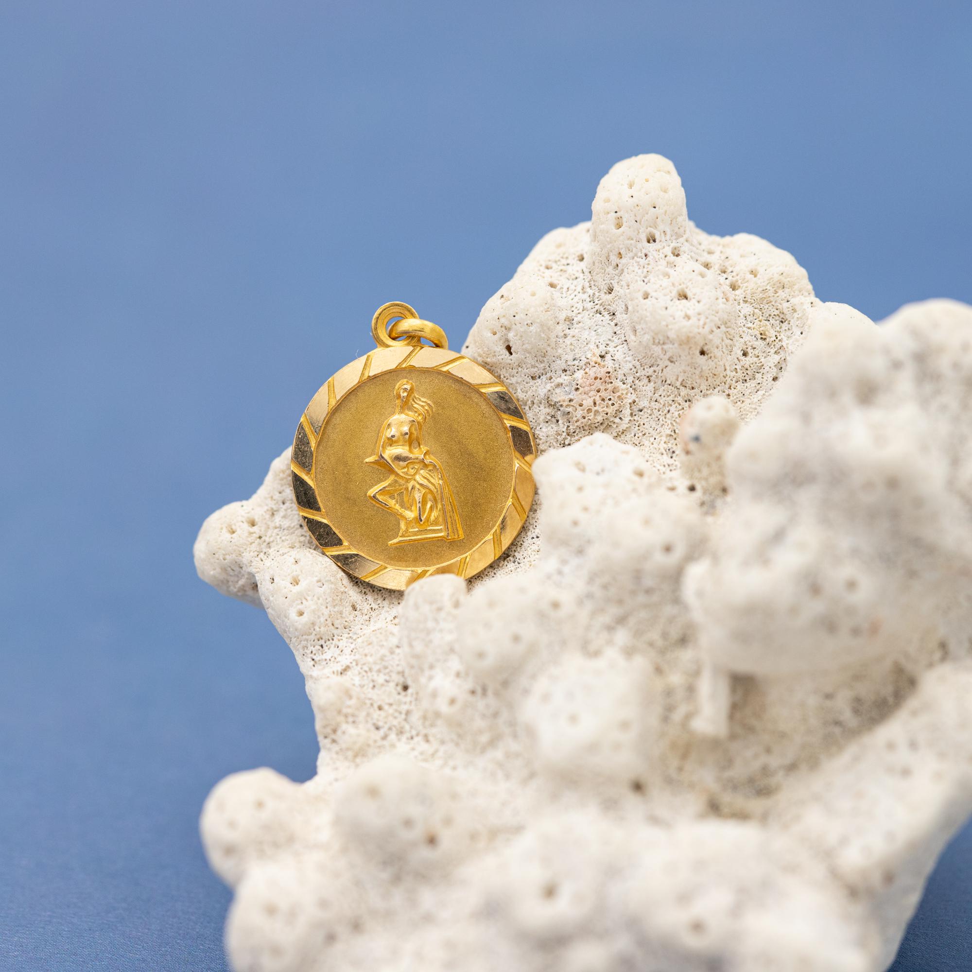 Small 18K Vintage zodiac charm - Aquarius - 18 karat solid yellow gold Star sign 3