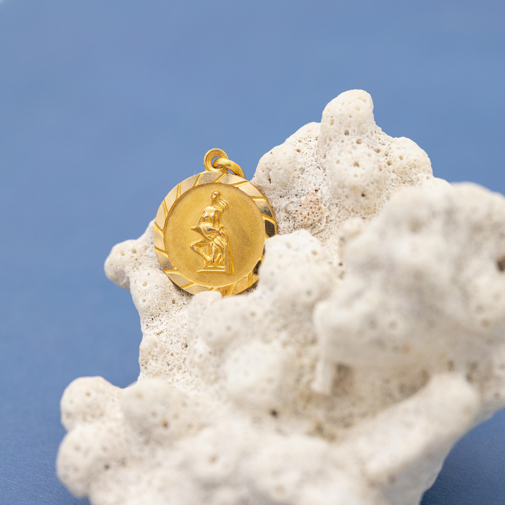 Small 18K Vintage zodiac charm - Aquarius - 18 karat solid yellow gold Star sign 4