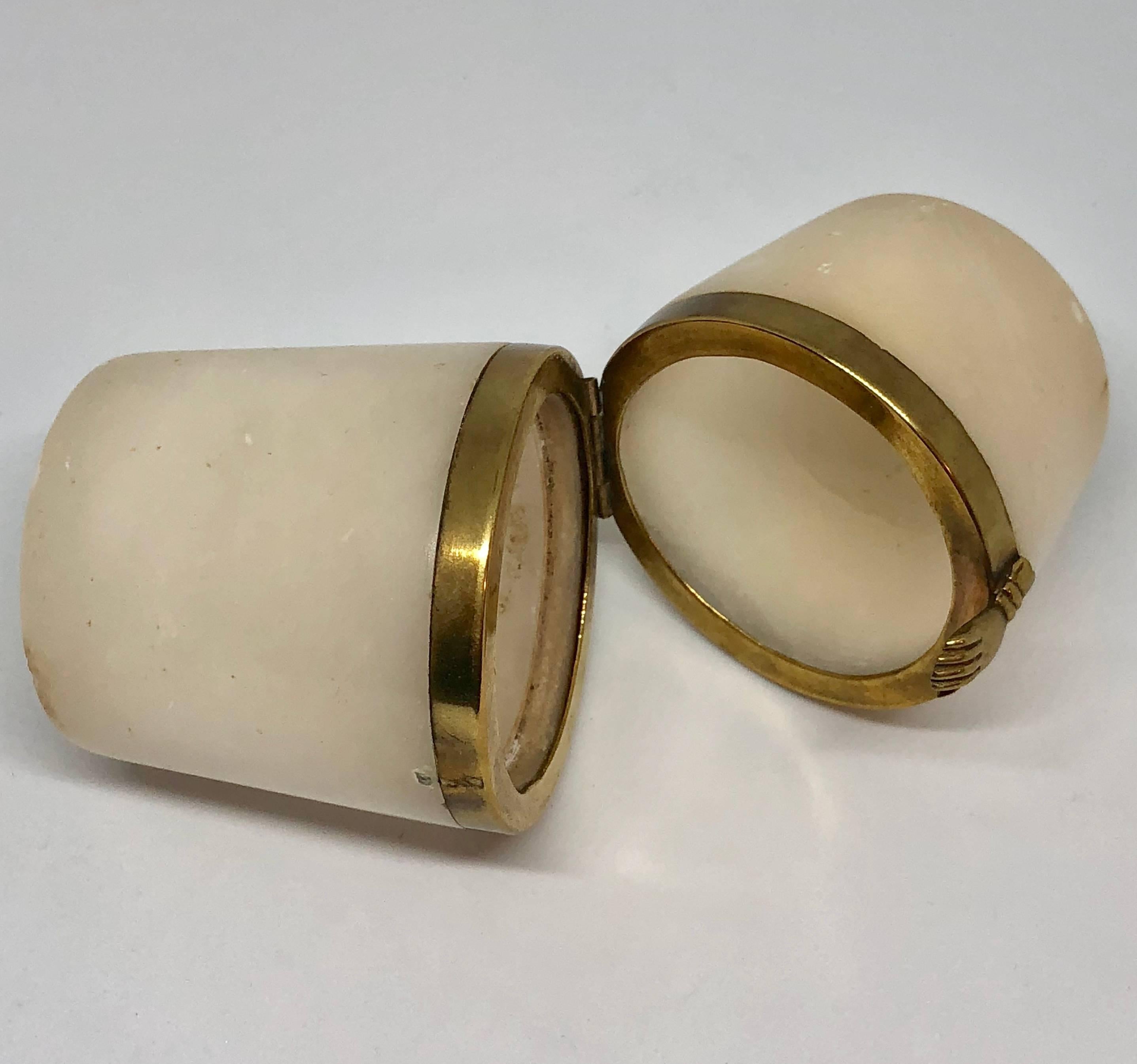 Small 18th Century Alabaster Barrel Shaped Jewelry Box W/ Brass Hands Decor For Sale 4
