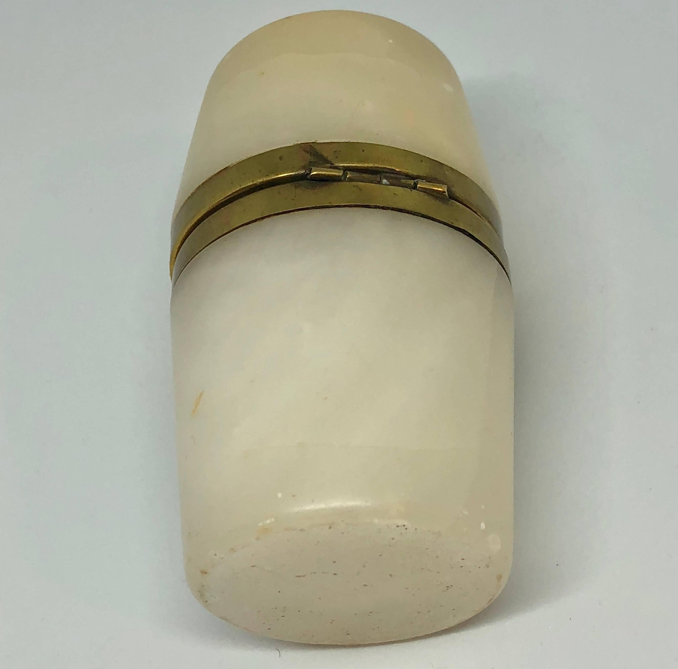 Small 18th Century Alabaster Barrel Shaped Jewelry Box W/ Brass Hands Decor For Sale 7
