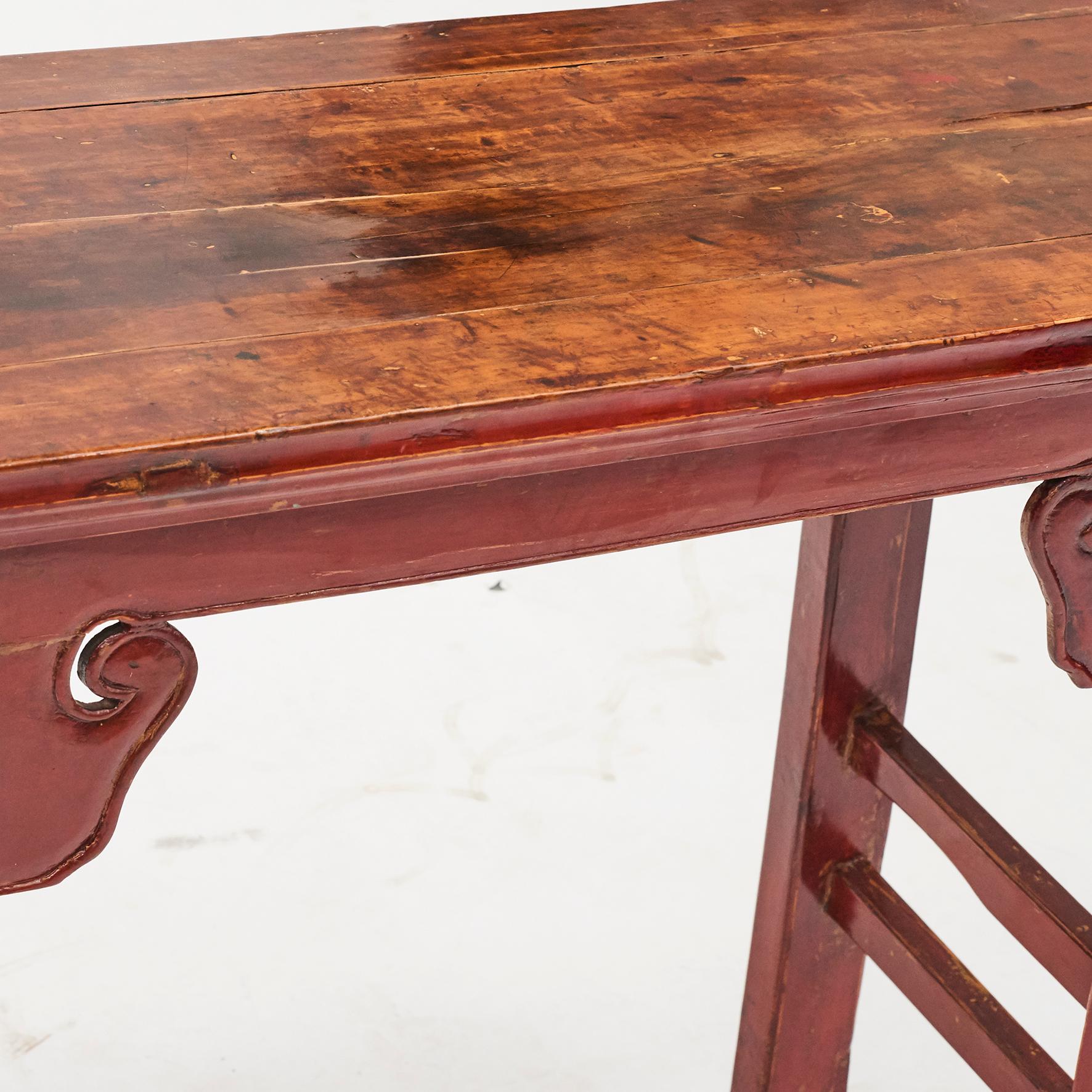 Alter Tisch des 19. Jahrhunderts aus Pfirsichholz  China (Lackiert) im Angebot