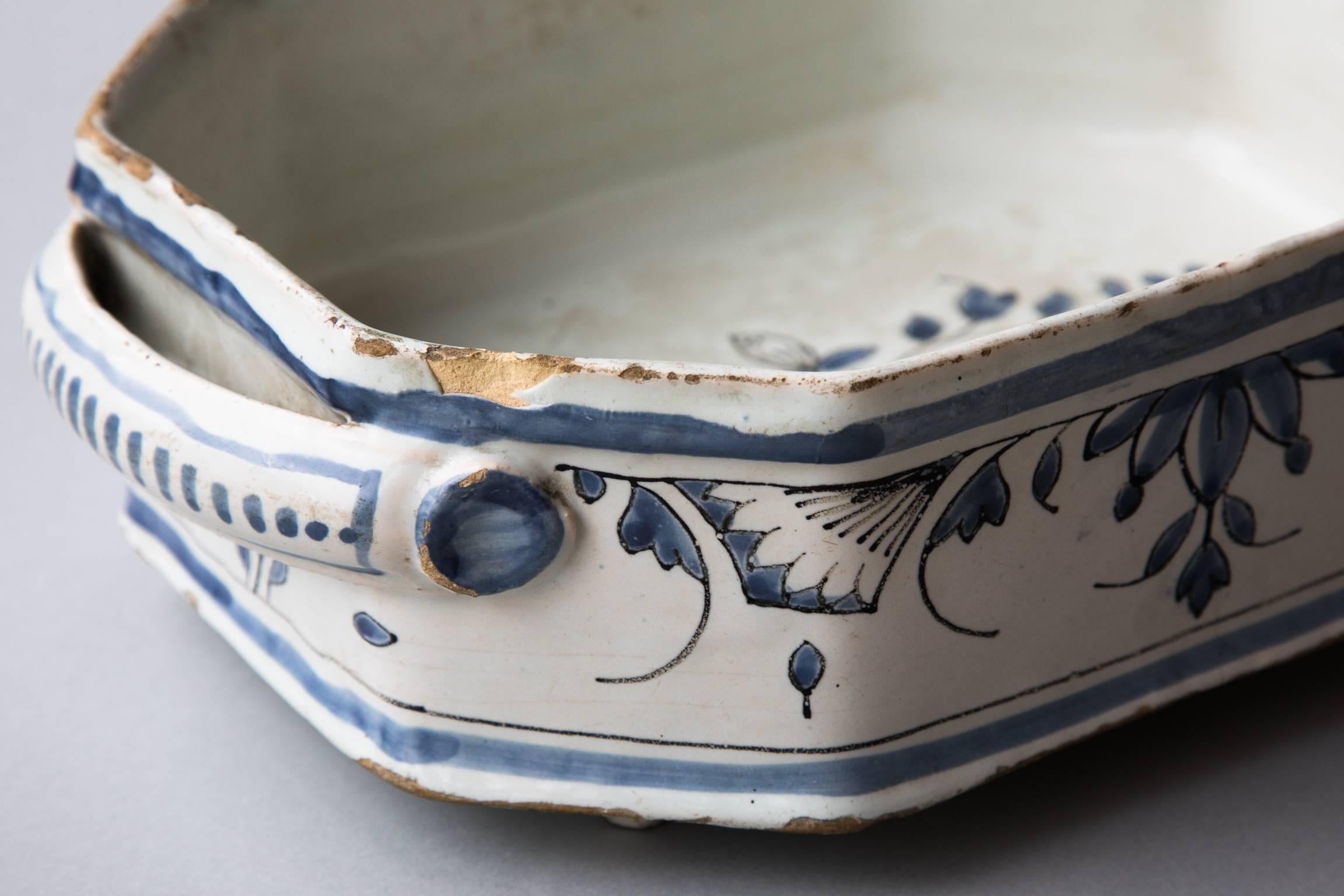 18th Century Blue and White Faience 'Bassin' or Jardiniere, France, circa 1760 For Sale 4
