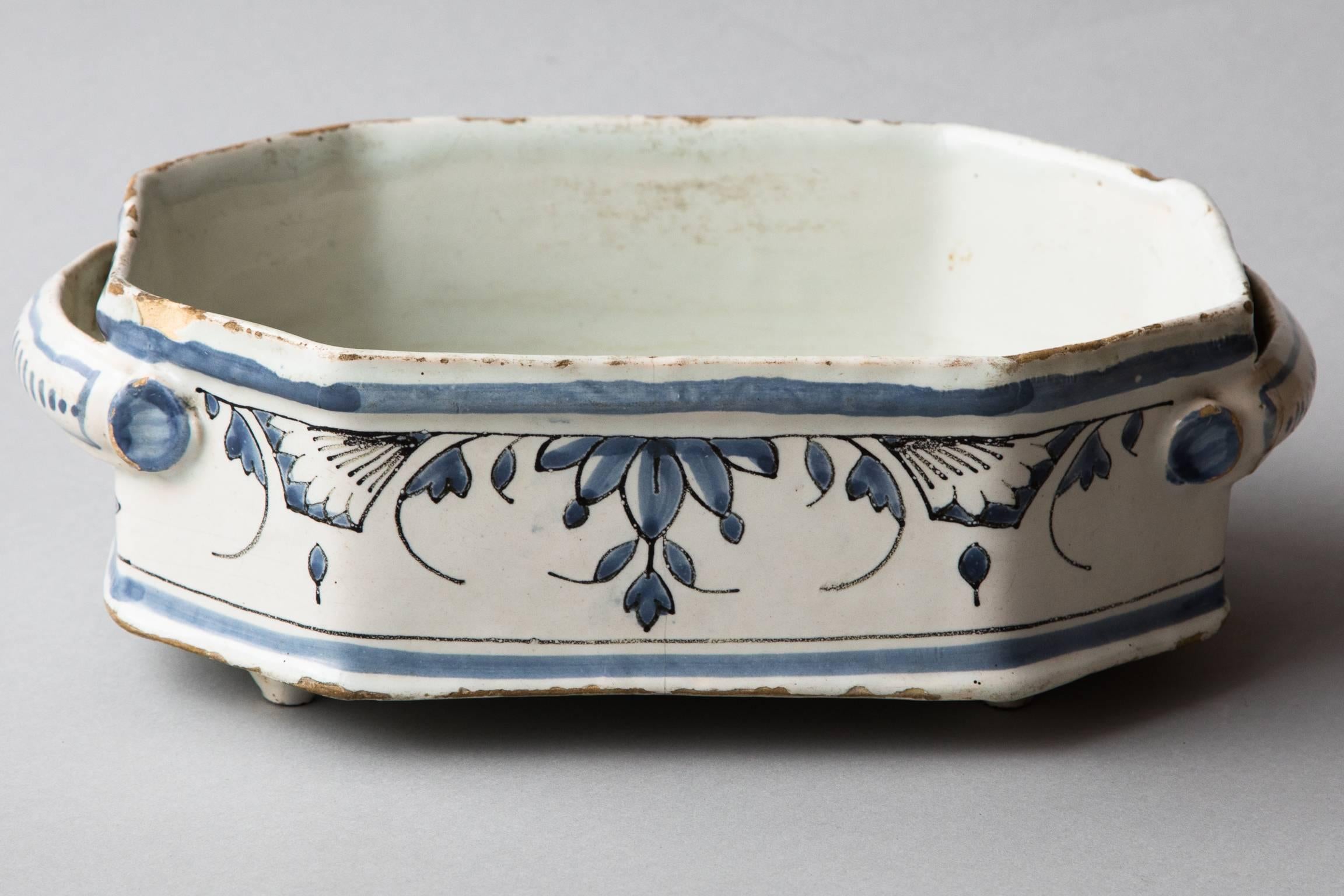 Louis XV 18th Century Blue and White Faience 'Bassin' or Jardiniere, France, circa 1760 For Sale