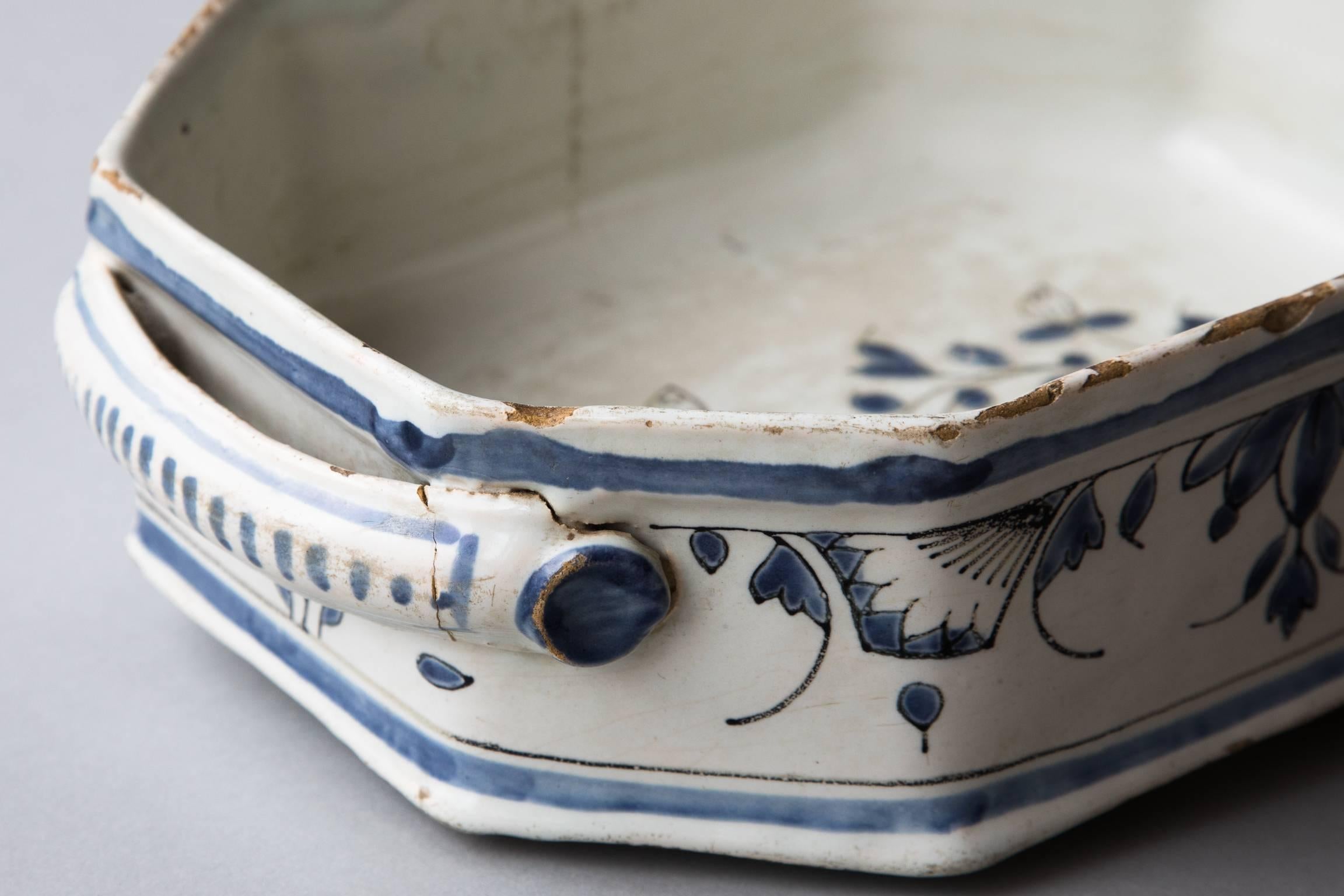 18th Century Blue and White Faience 'Bassin' or Jardiniere, France, circa 1760 For Sale 1