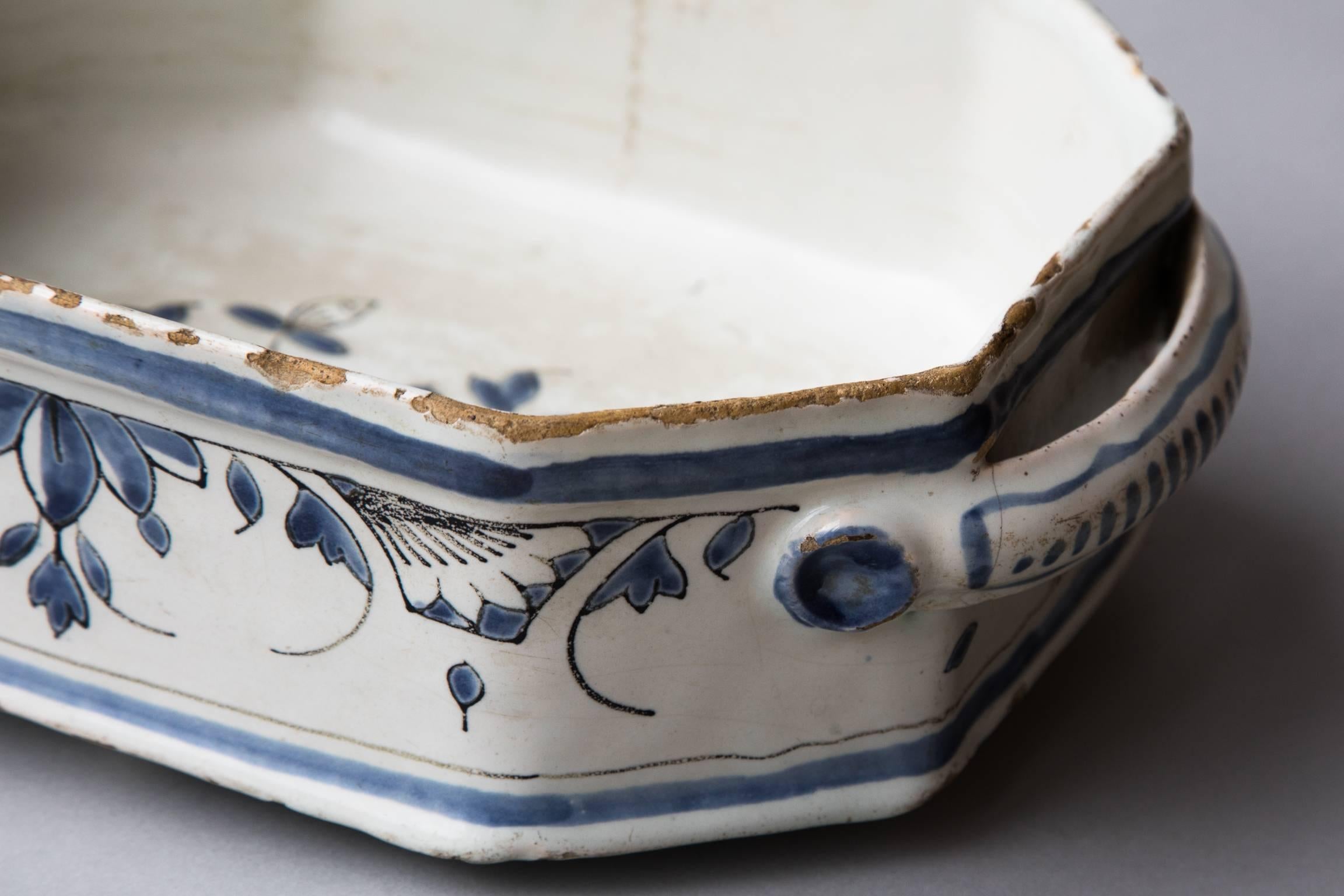 18th Century Blue and White Faience 'Bassin' or Jardiniere, France, circa 1760 For Sale 3