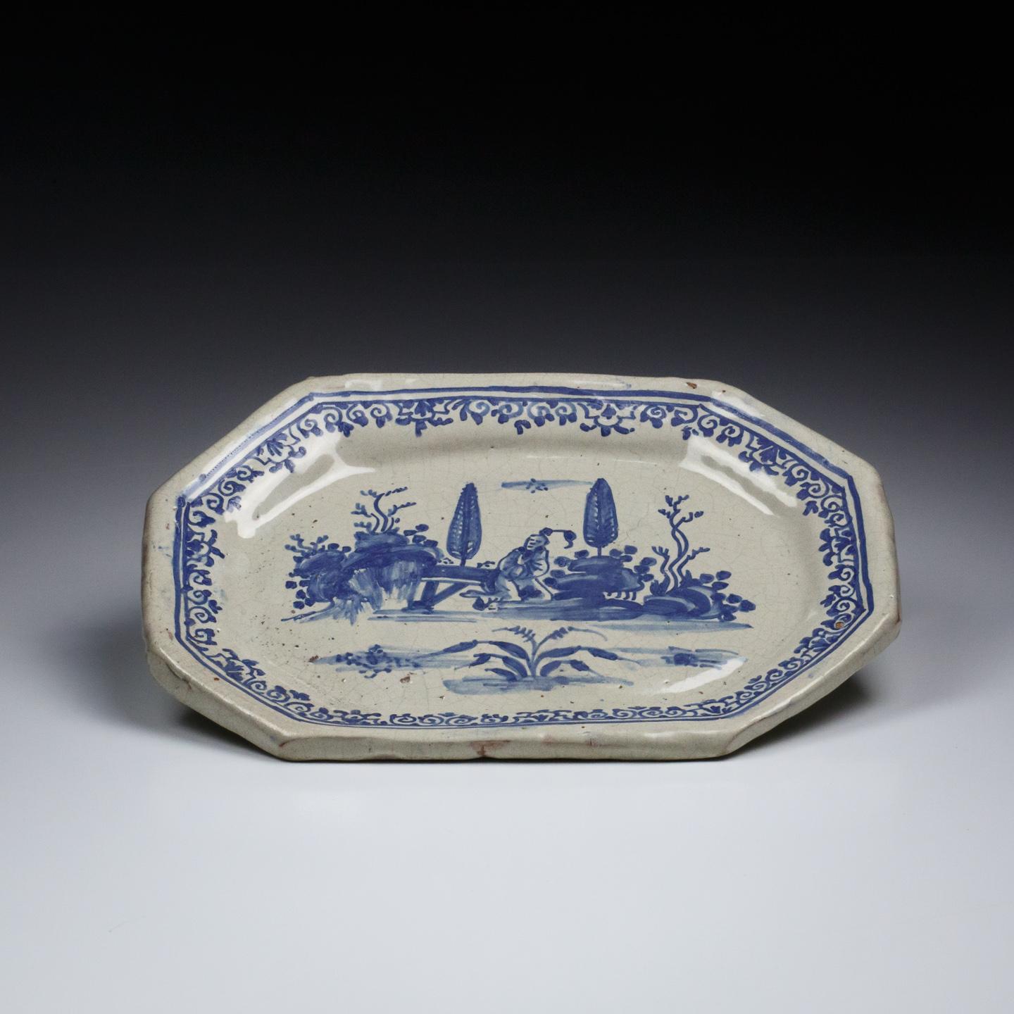 Late 18th Century Italian Blue and White Chinoiserie Charger.
Excellent condition.

Italy Circa 1780