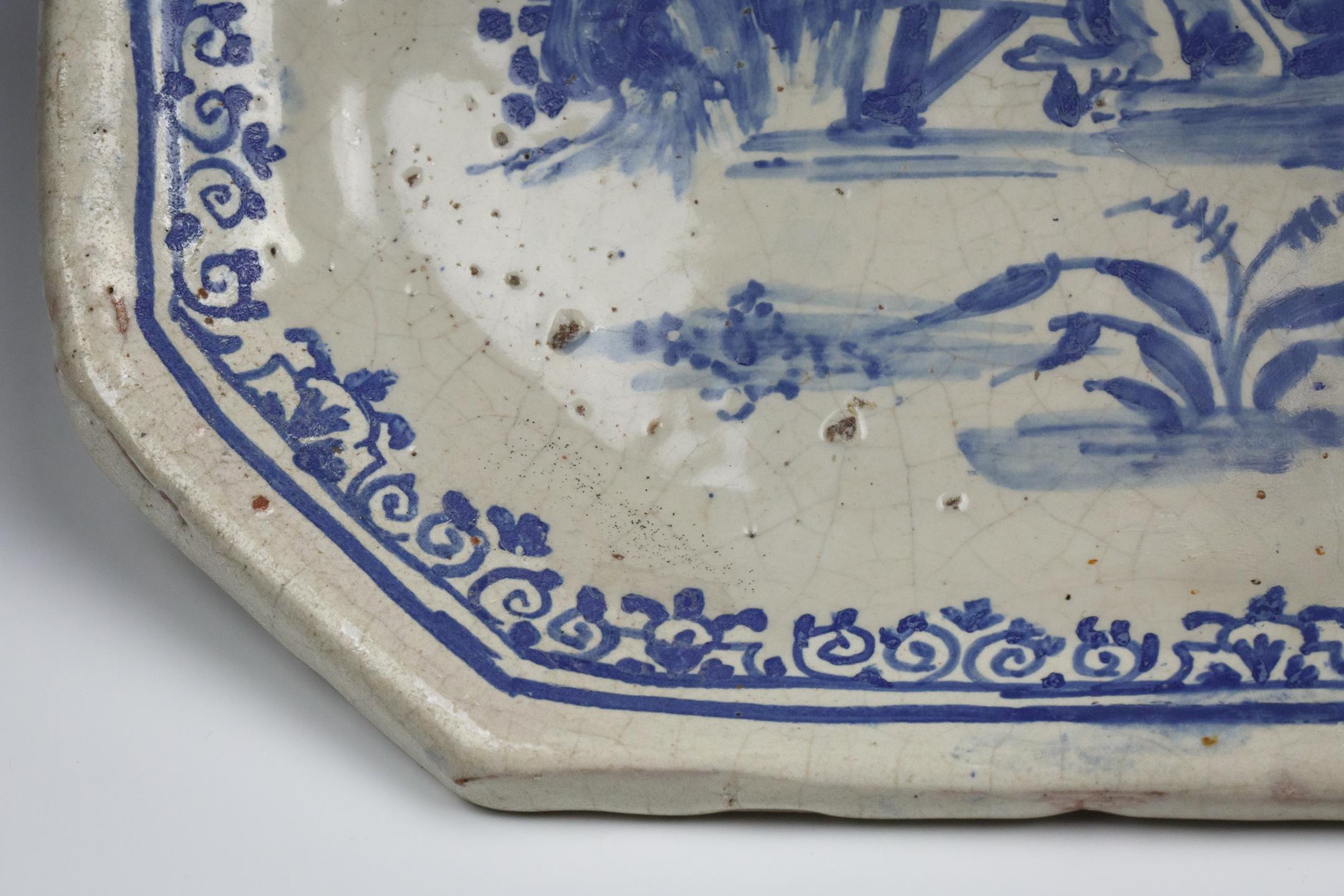 Small 18th Century Blue and White Italian Serving Dish For Sale 1