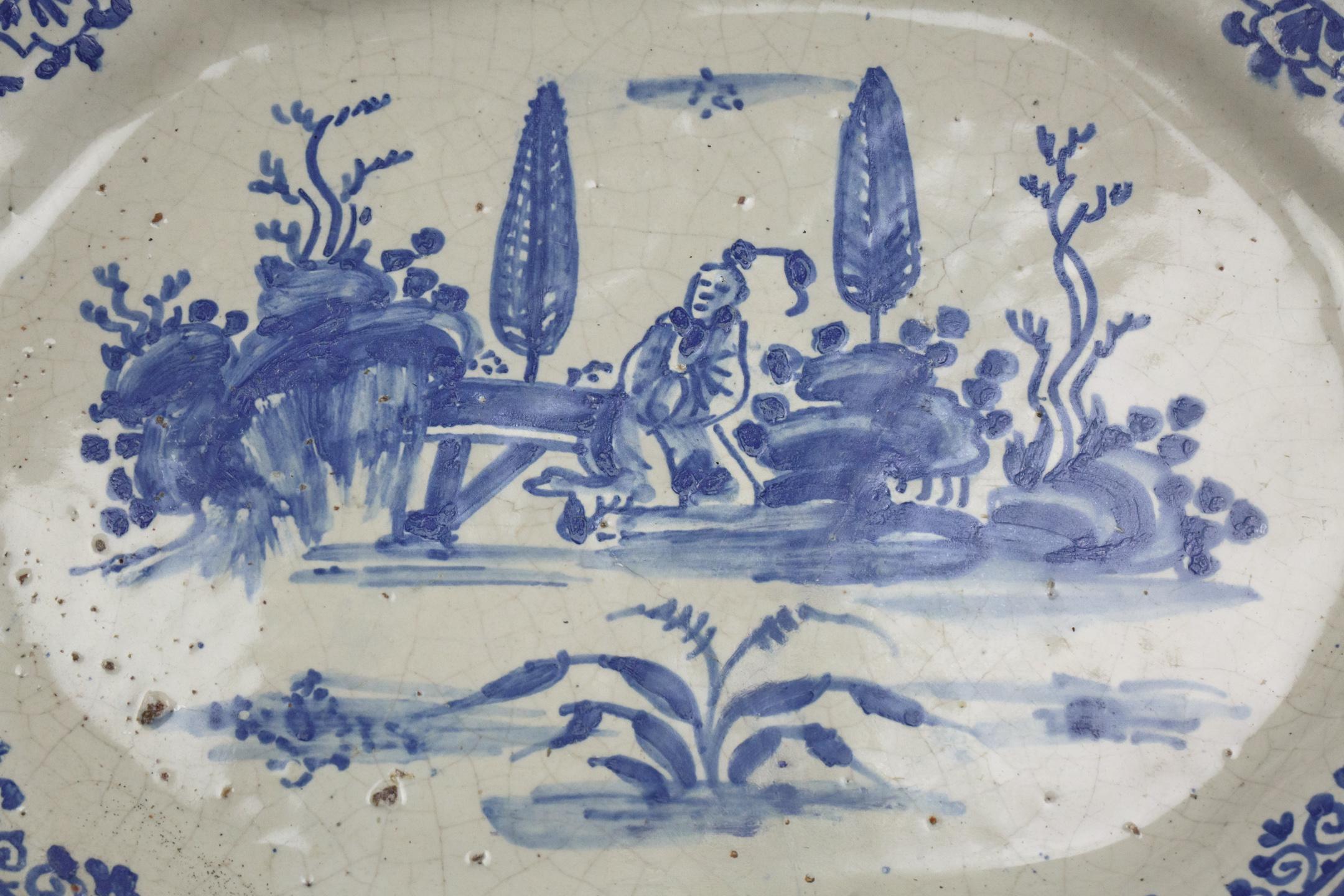 Small 18th Century Blue and White Italian Serving Dish For Sale 2