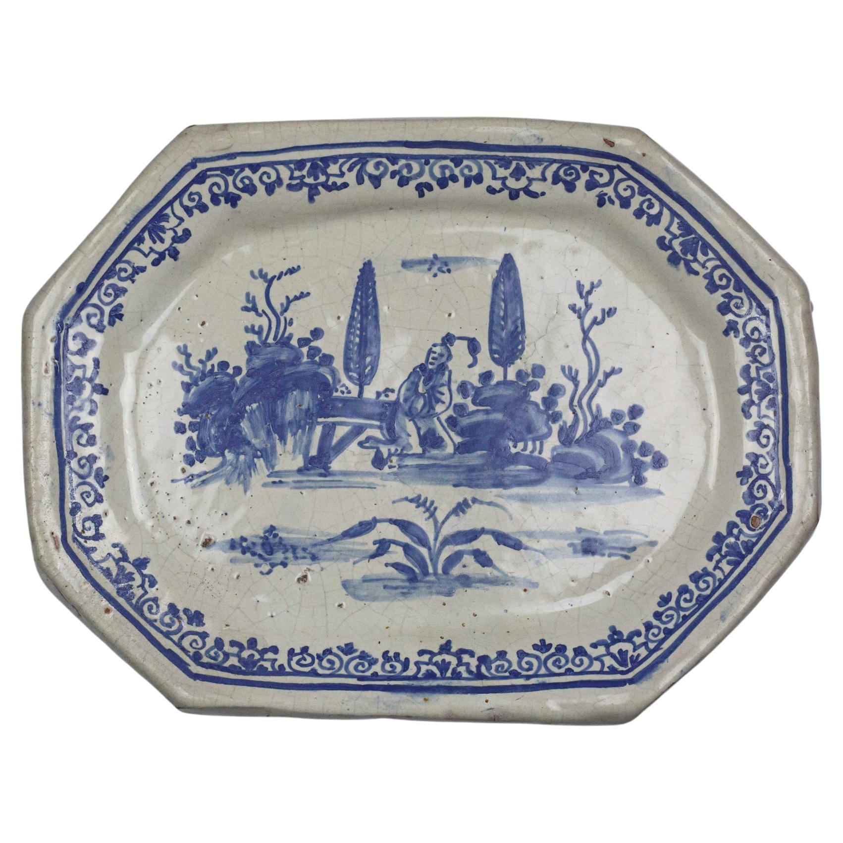 Small 18th Century Blue and White Italian Serving Dish For Sale