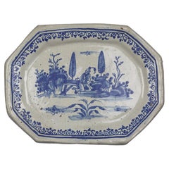 Petit plat de service italien bleu et blanc du 18ème siècle