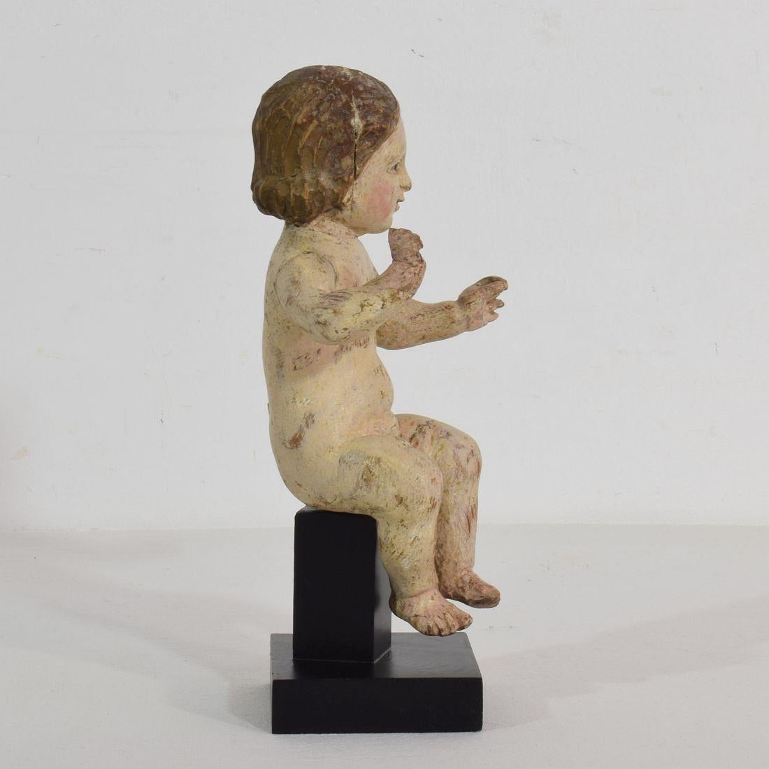 Small 18th Century Carved Baroque Spanish Baby Christ, Nino, Santo In Good Condition In Buisson, FR