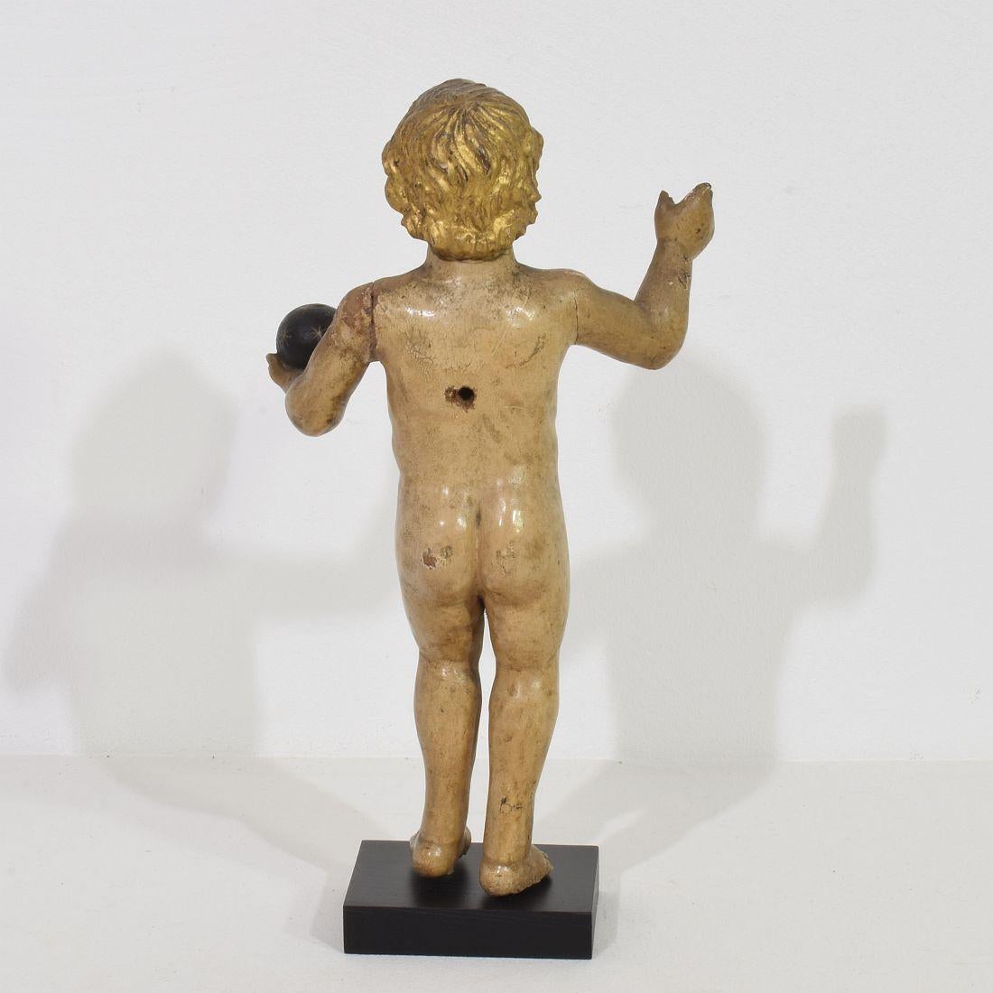 Small 18th Century Carved Baroque Spanish Baby Christ, Nino, Santo In Good Condition For Sale In Buisson, FR