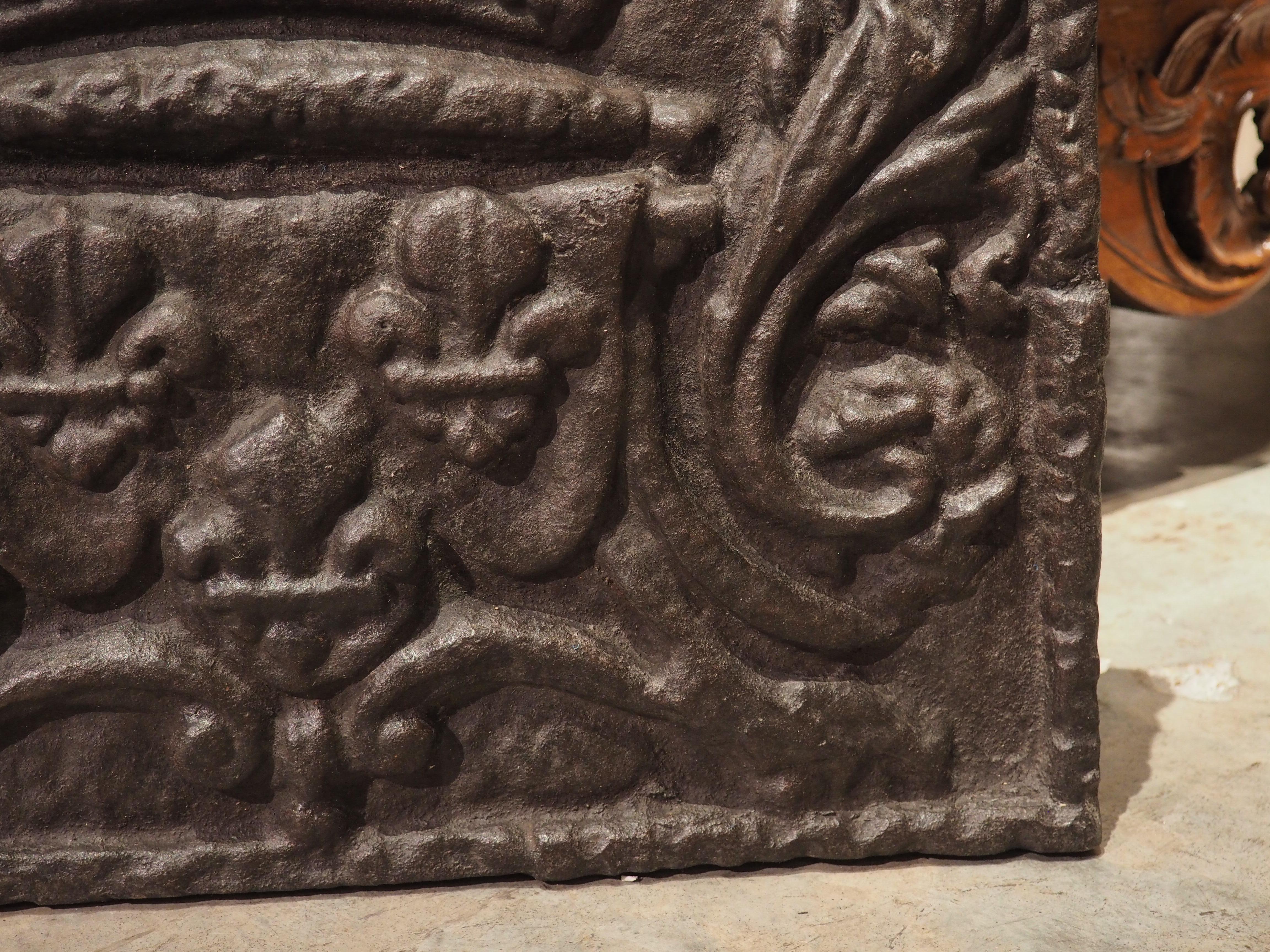 Small 18th Century Cast Iron Fireback, The Coat of Arms of France In Good Condition In Dallas, TX