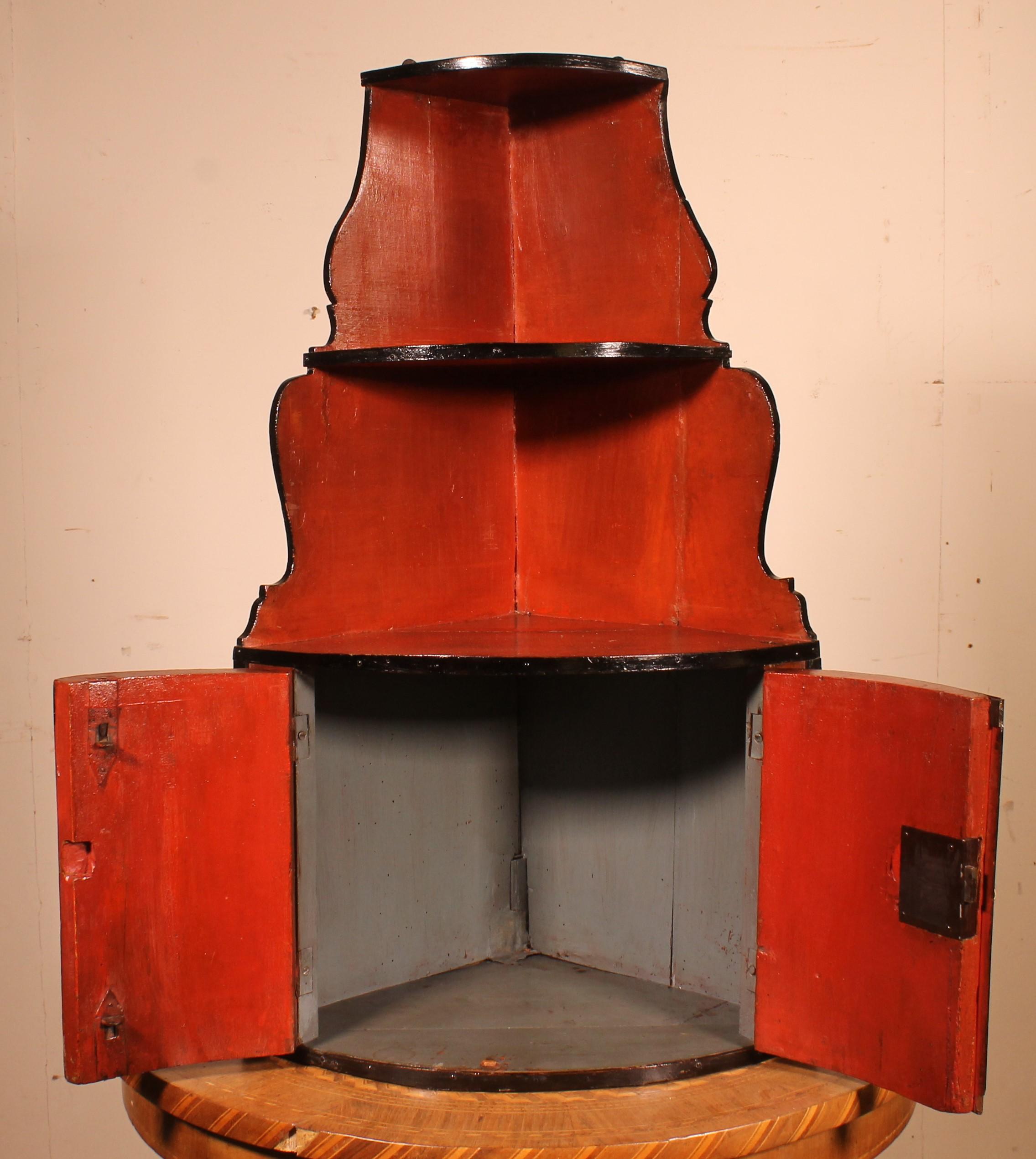 Français Petit meuble d'angle du 18ème siècle en vente