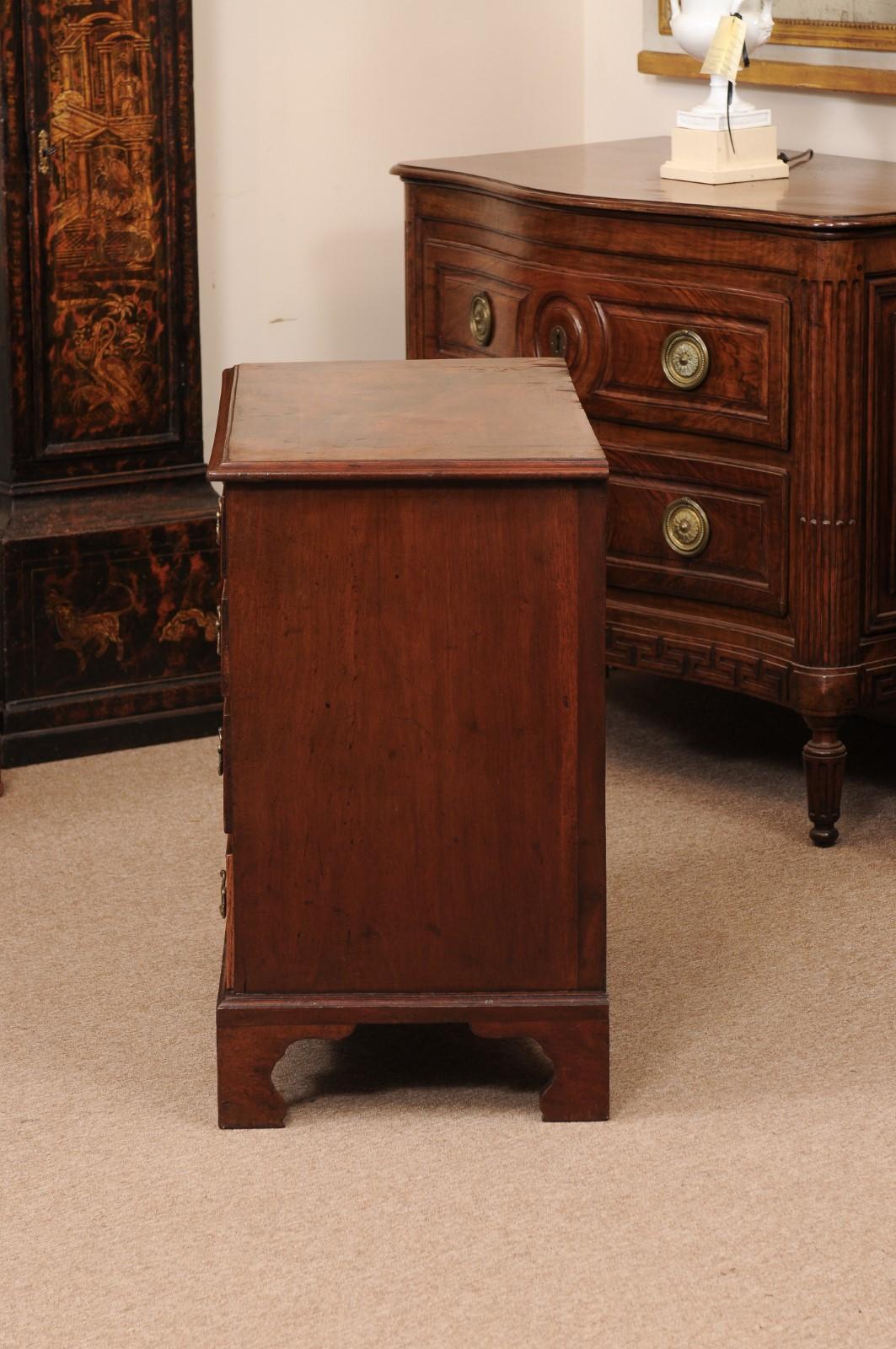 Small 18th Century English Mahogany Bachelor’s Chest with 4 Drawers and Bracket For Sale 6