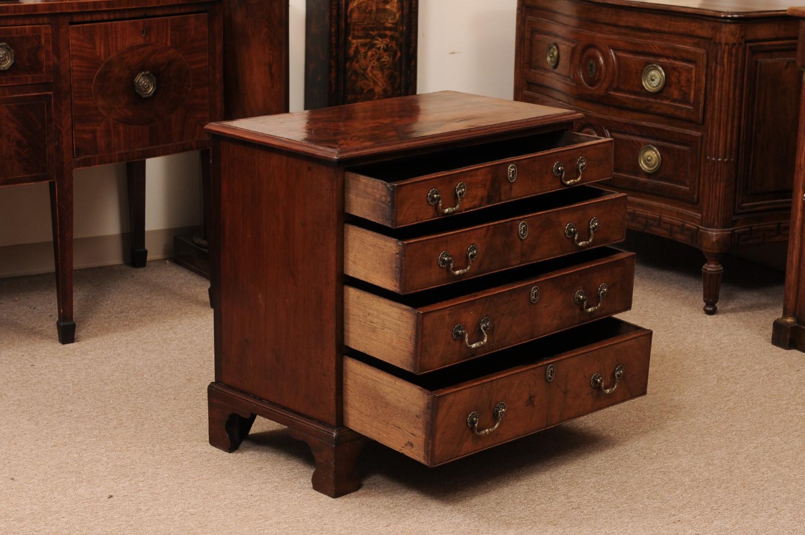 Small 18th Century English Mahogany Bachelor’s Chest with 4 Drawers and Bracket For Sale 1