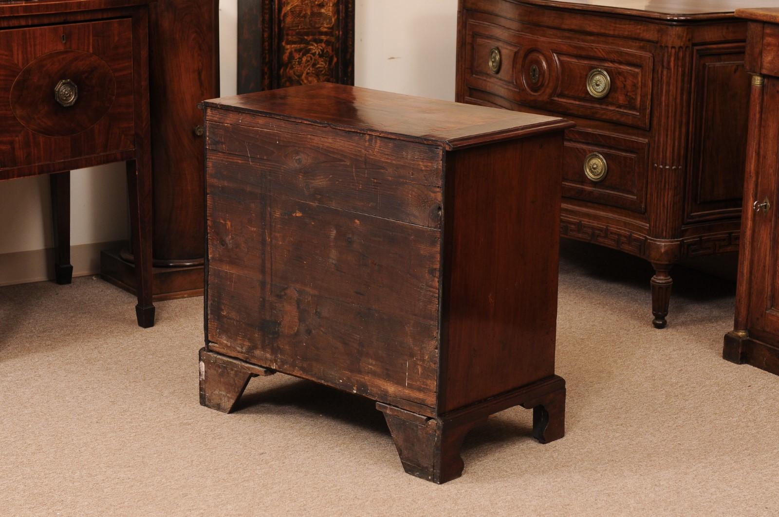 Small 18th Century English Mahogany Bachelor’s Chest with 4 Drawers and Bracket For Sale 3