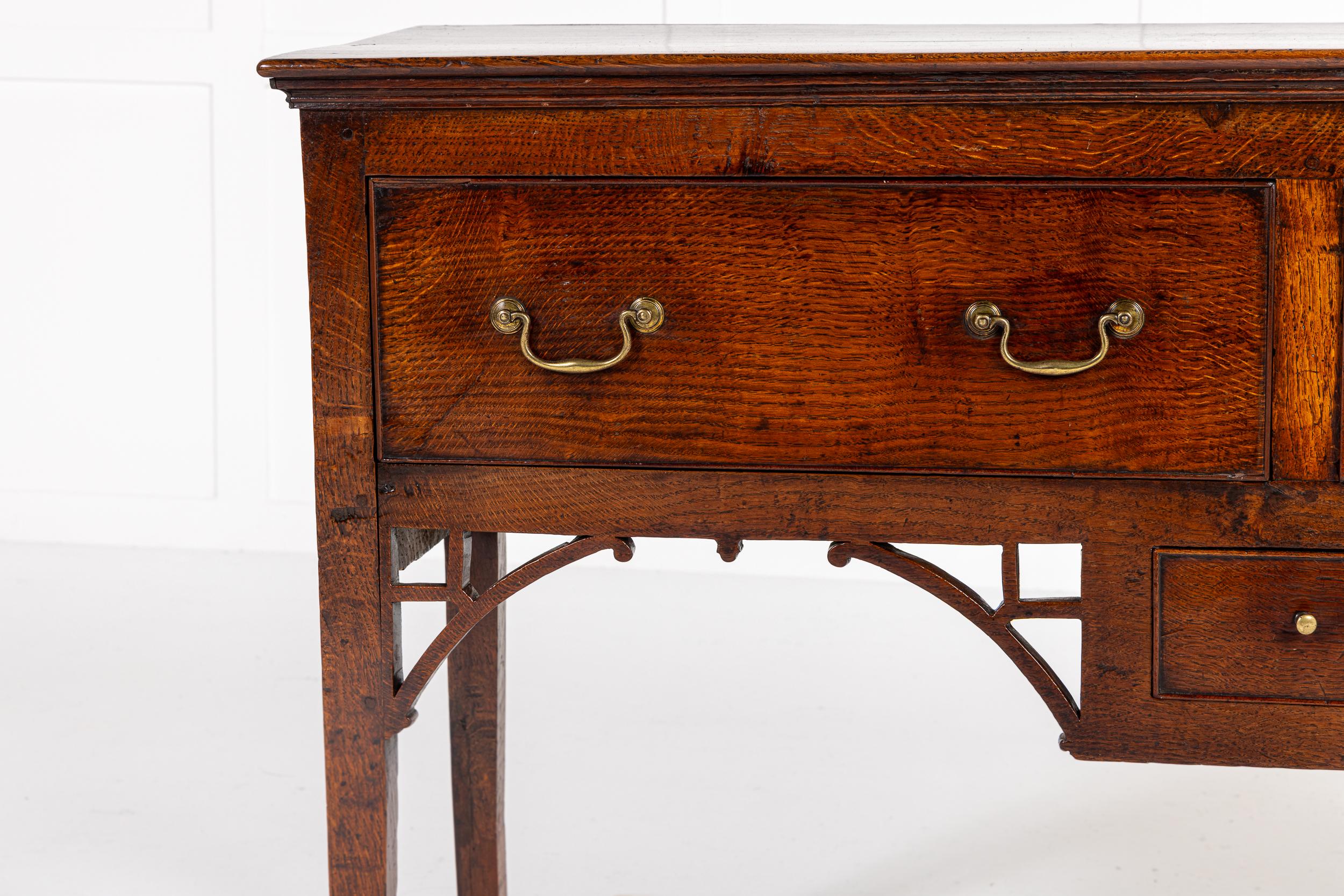 Small 18th Century English Oak Dresser Base In Excellent Condition For Sale In Gloucestershire, GB
