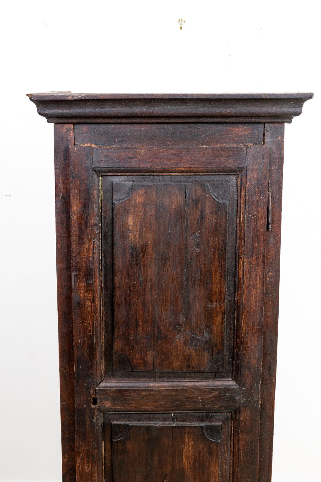 Small 18th Century French Oak Cupboard In Good Condition In Stamford, CT