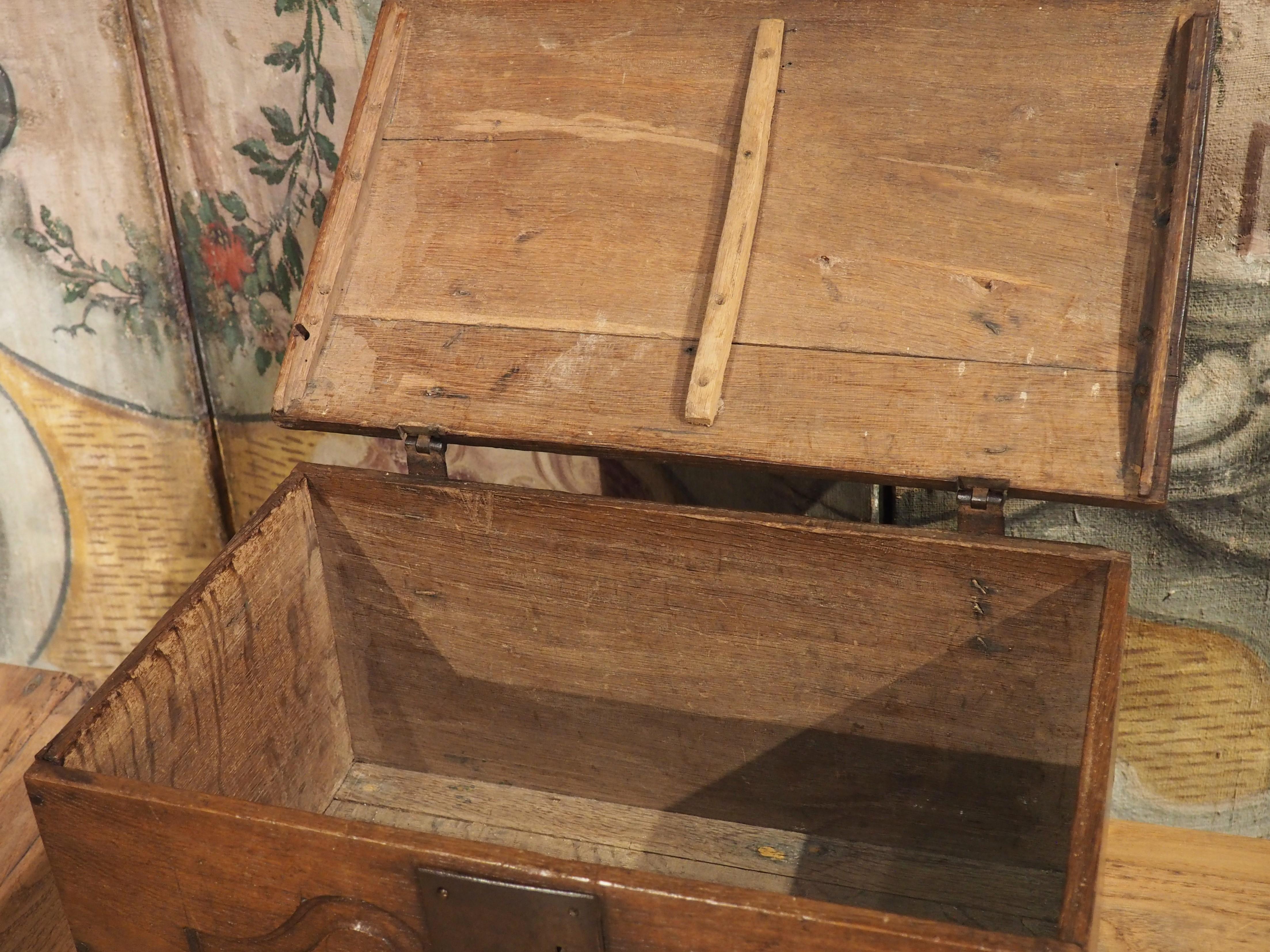 Small 18th Century French Oak Trunk from Normandy In Good Condition In Dallas, TX