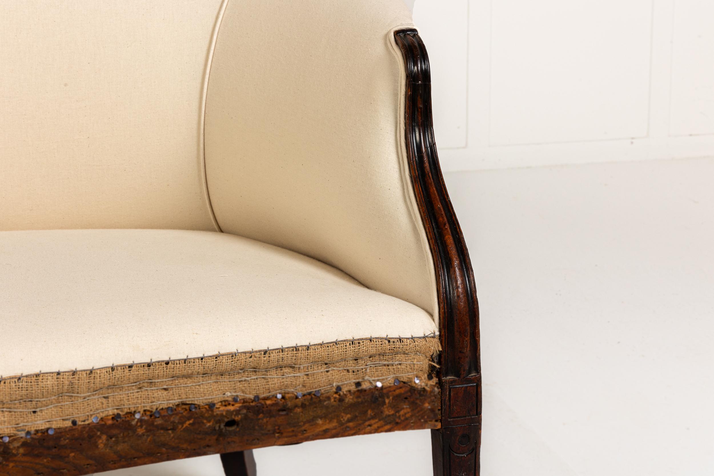 XVIIIe siècle et antérieur Petit canapé anglais en acajou George III du 18ème siècle en vente