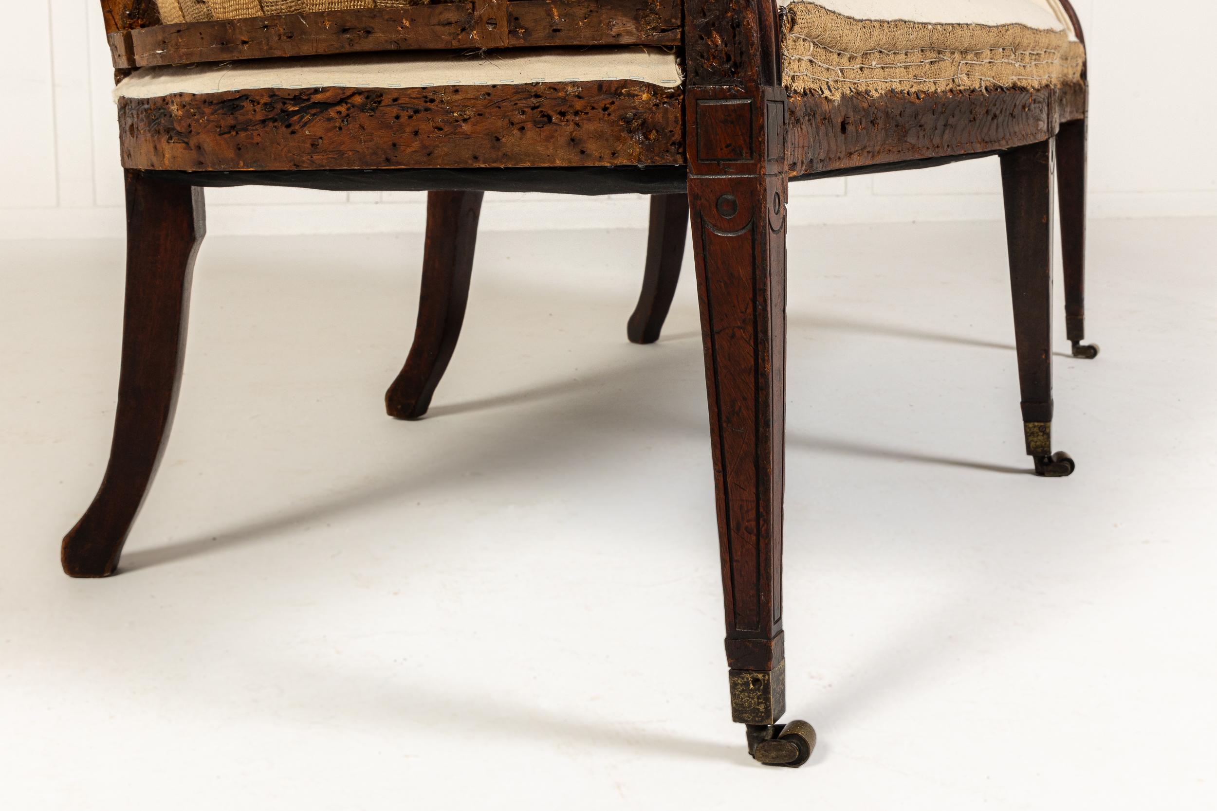 Petit canapé anglais en acajou George III du 18ème siècle en vente 1