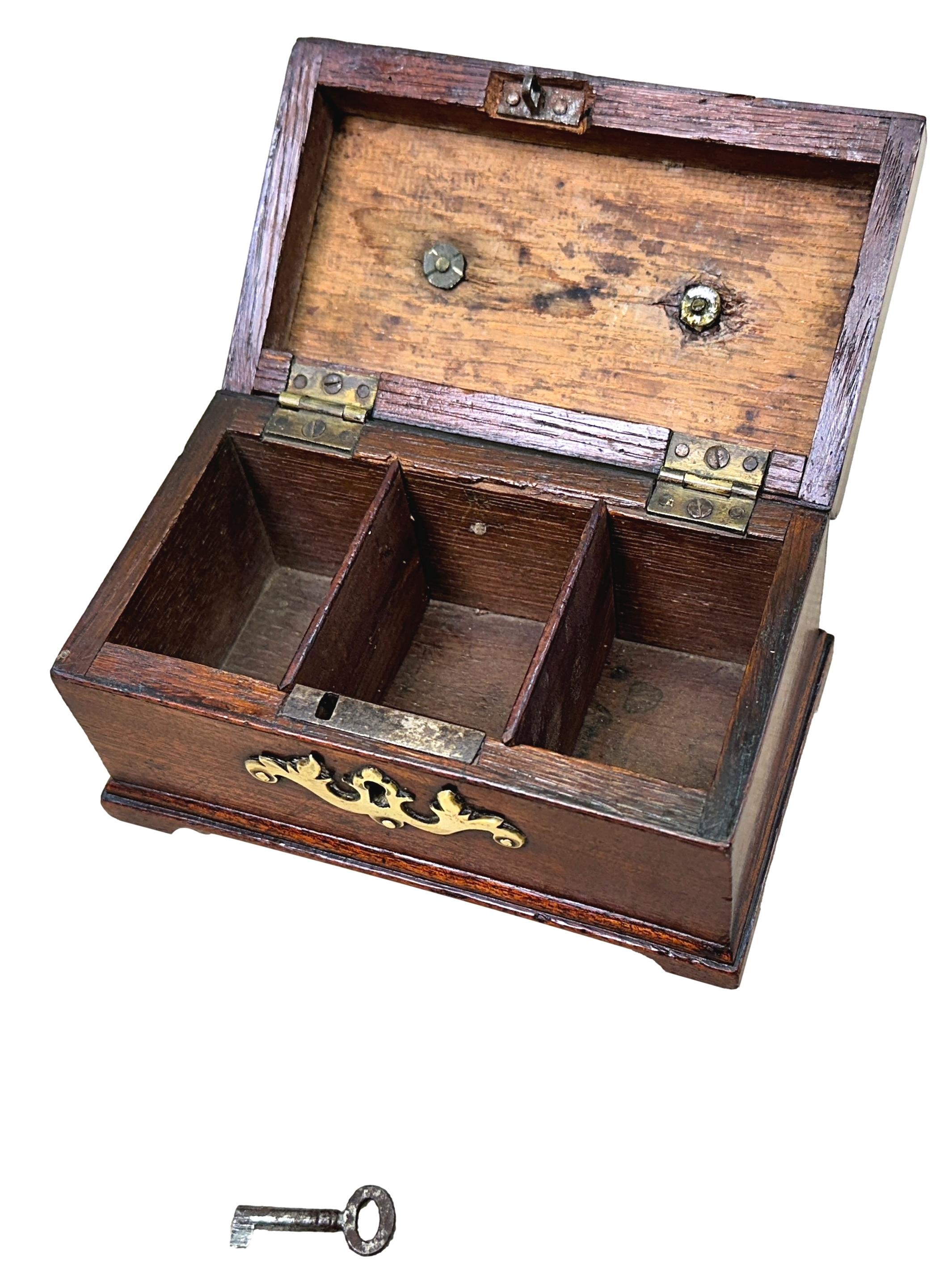 Chippendale Small 18th Century Georgian Tea Caddy For Sale