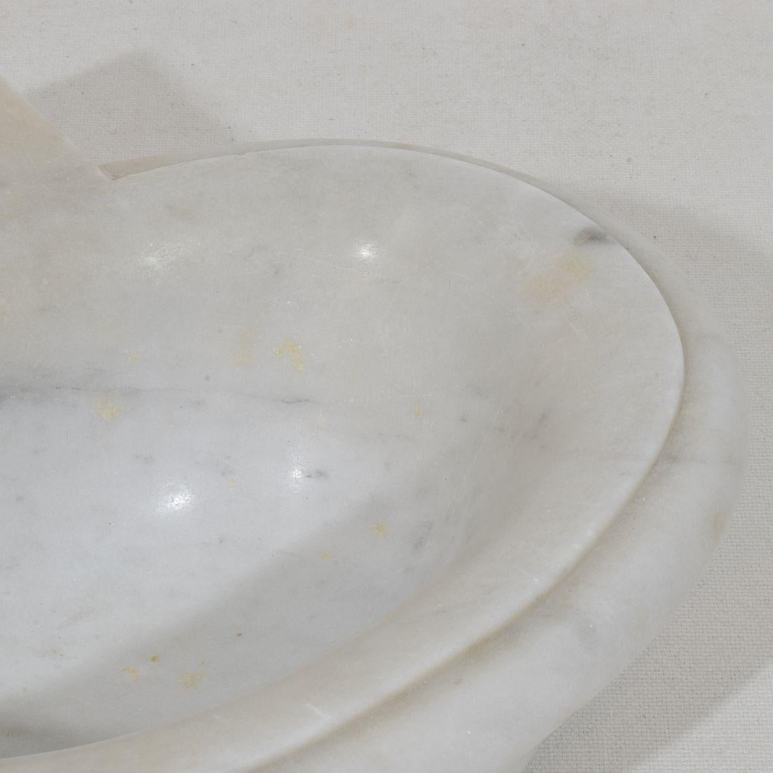 Small 18th Century Italian Baroque Marble Holy Water Font or Stoup For Sale 5