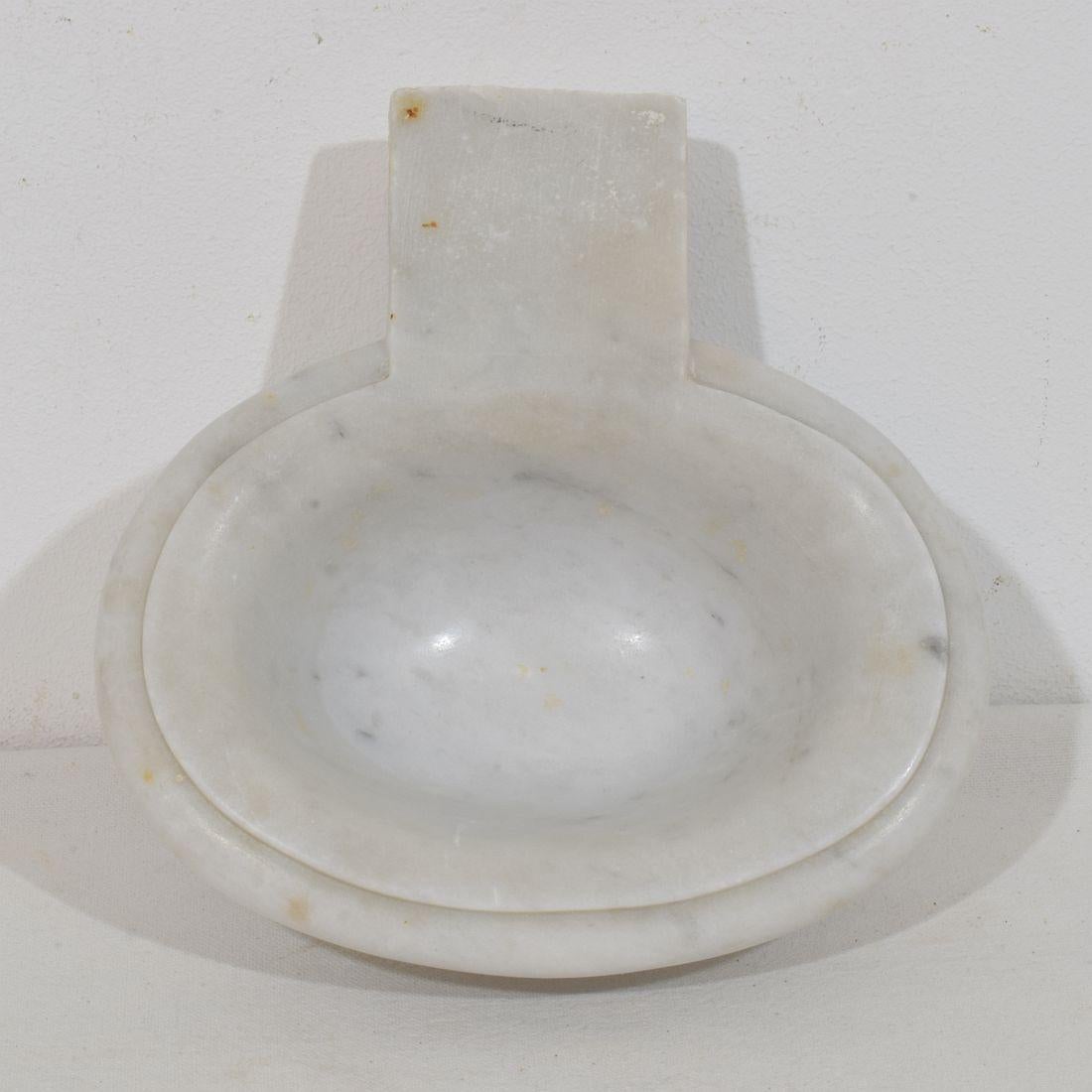 Small 18th Century Italian Baroque Marble Holy Water Font or Stoup For Sale 6