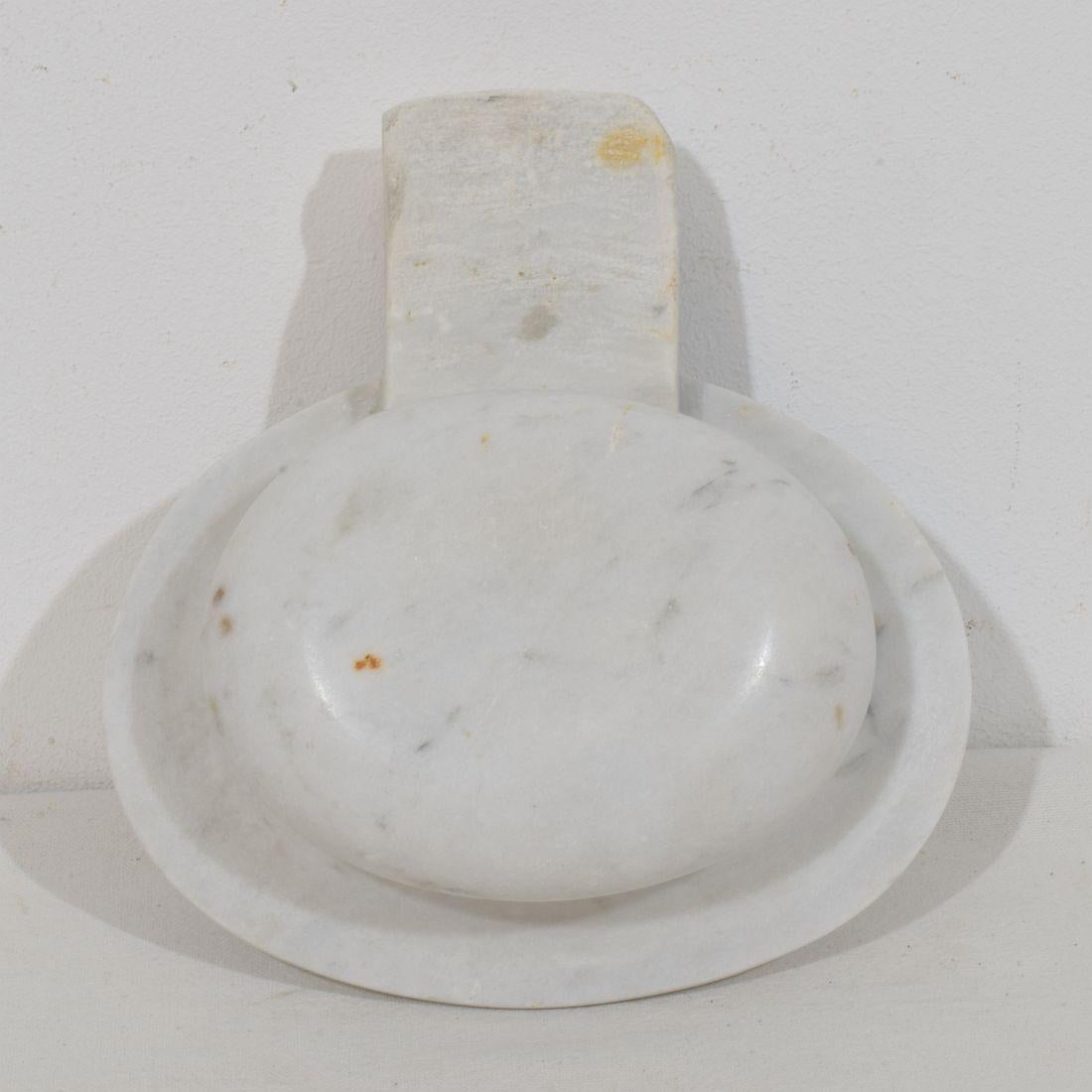 Small 18th Century Italian Baroque Marble Holy Water Font or Stoup For Sale 7