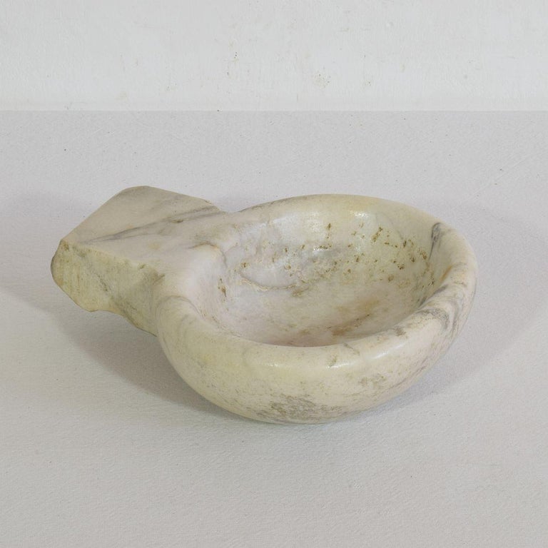 Unique and small baroque marble holy water font or stoup,
Italy, circa 1750. Weathered condition.
Measures: H:5,5cm W:16cm D:13-19cm.