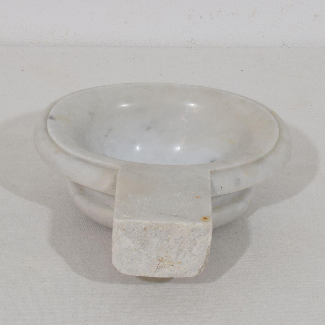 Small 18th Century Italian Baroque Marble Holy Water Font or Stoup For Sale 2