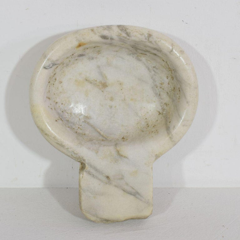 Small 18th Century Italian Baroque Marble Holy Water Font or Stoup For Sale 3