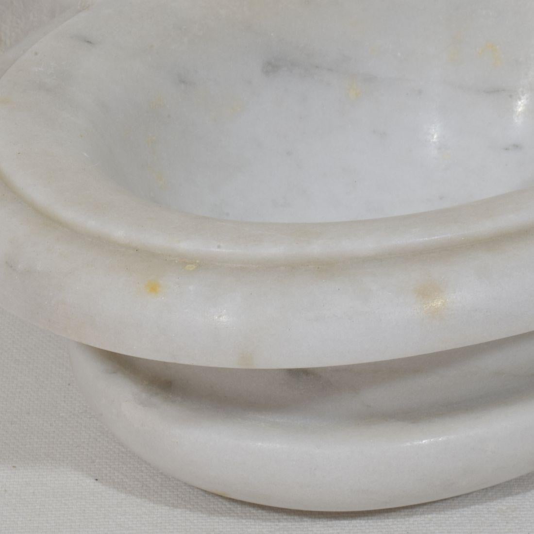Small 18th Century Italian Baroque Marble Holy Water Font or Stoup For Sale 3