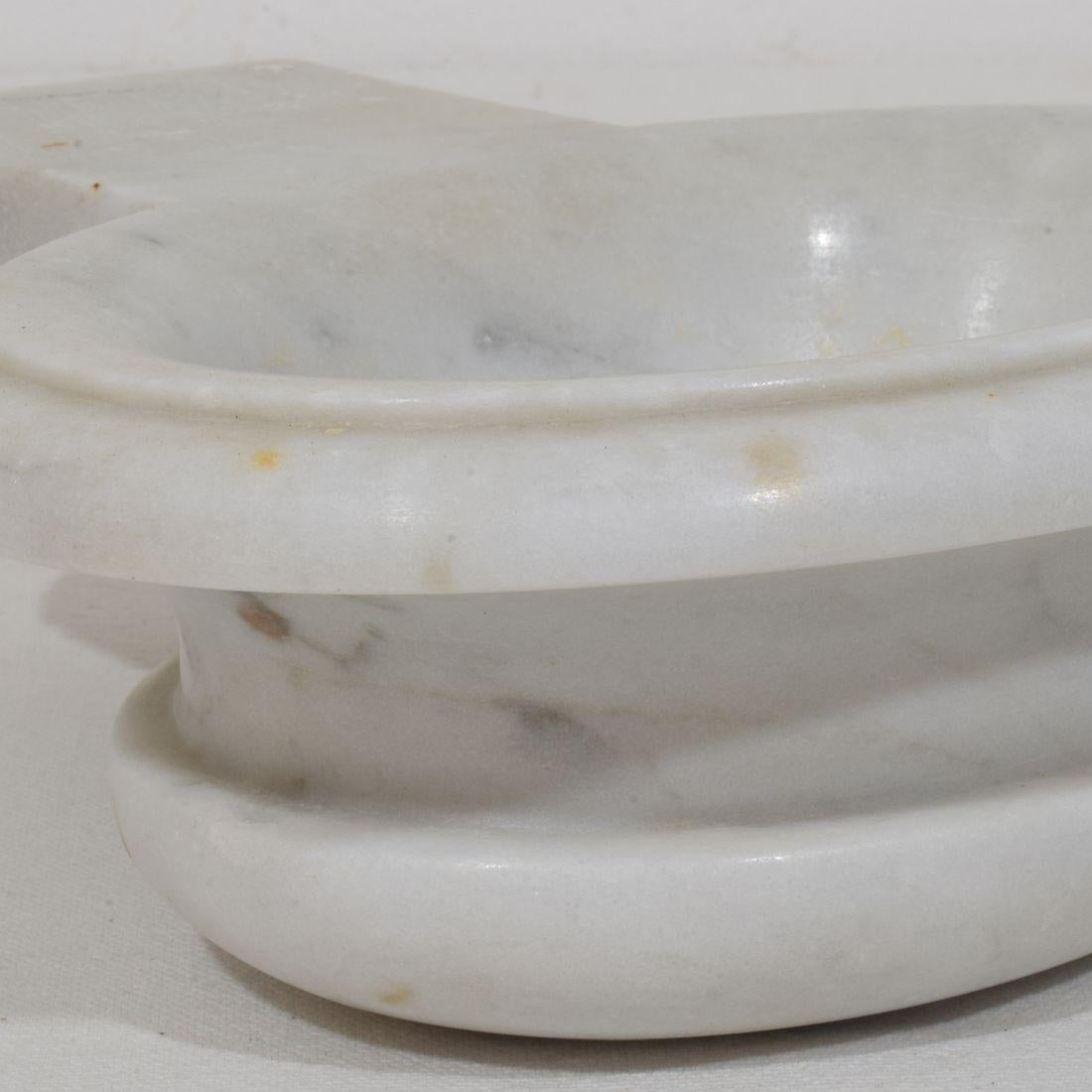 Small 18th Century Italian Baroque Marble Holy Water Font or Stoup For Sale 4